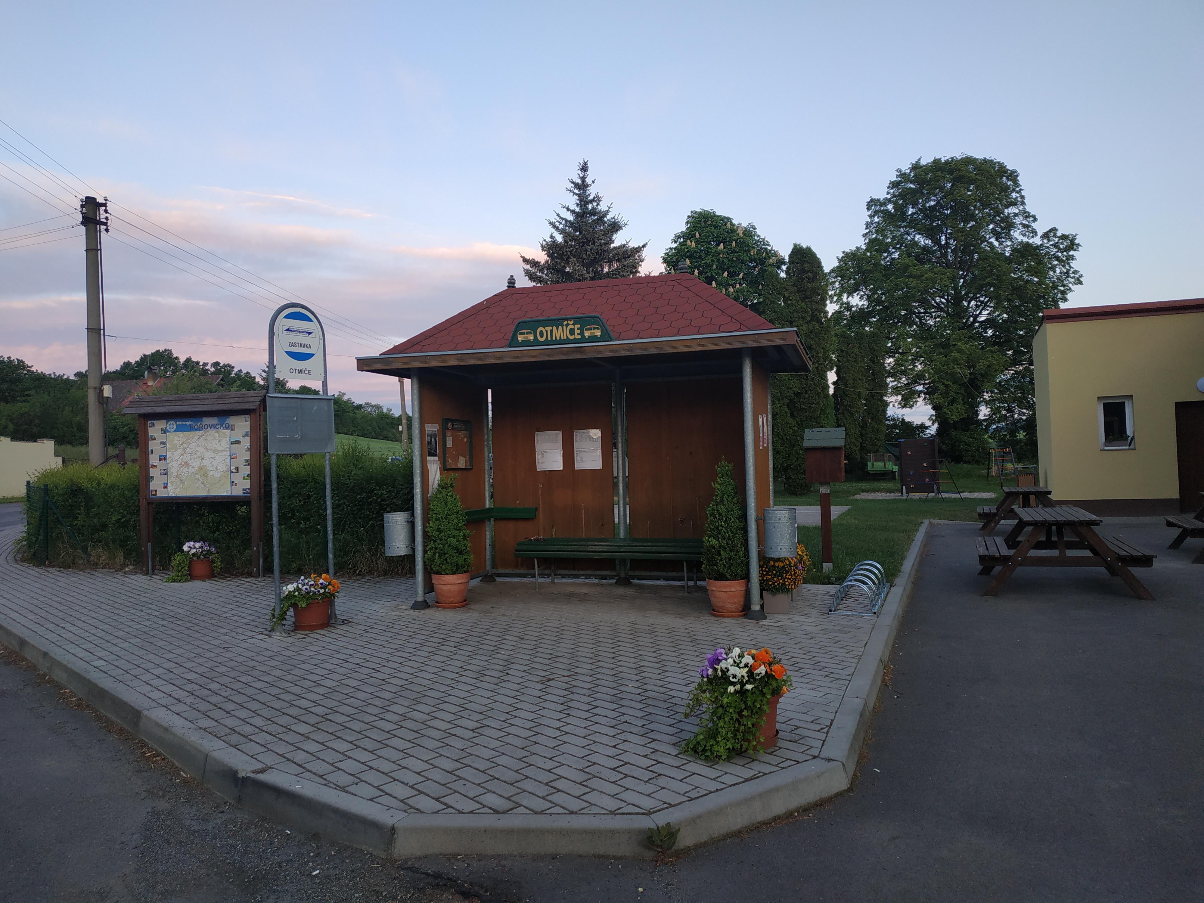 Otmíče - obecní úřad foto 5