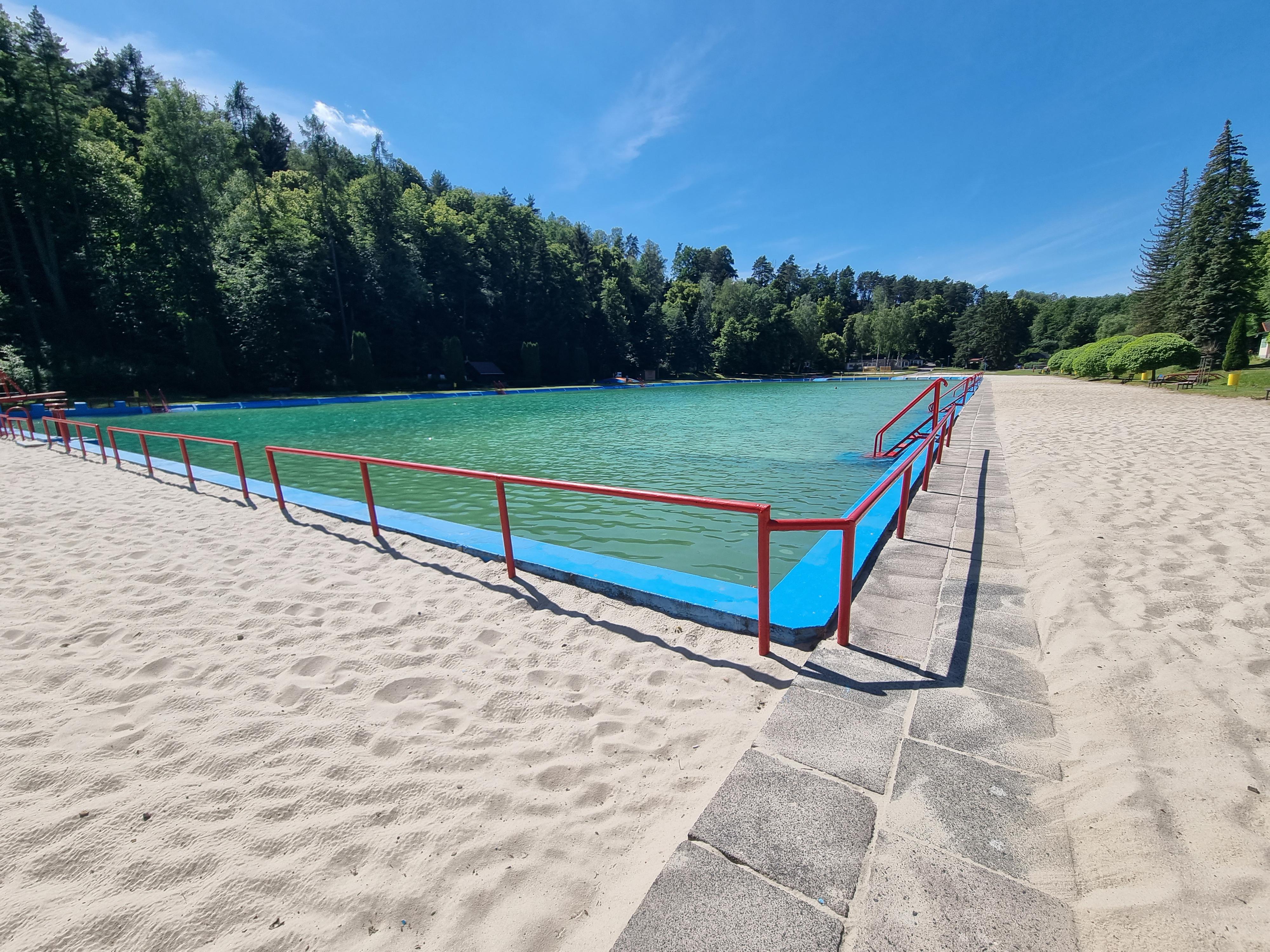 Město Bělá pod Bezdězem - městské koupaliště foto 2