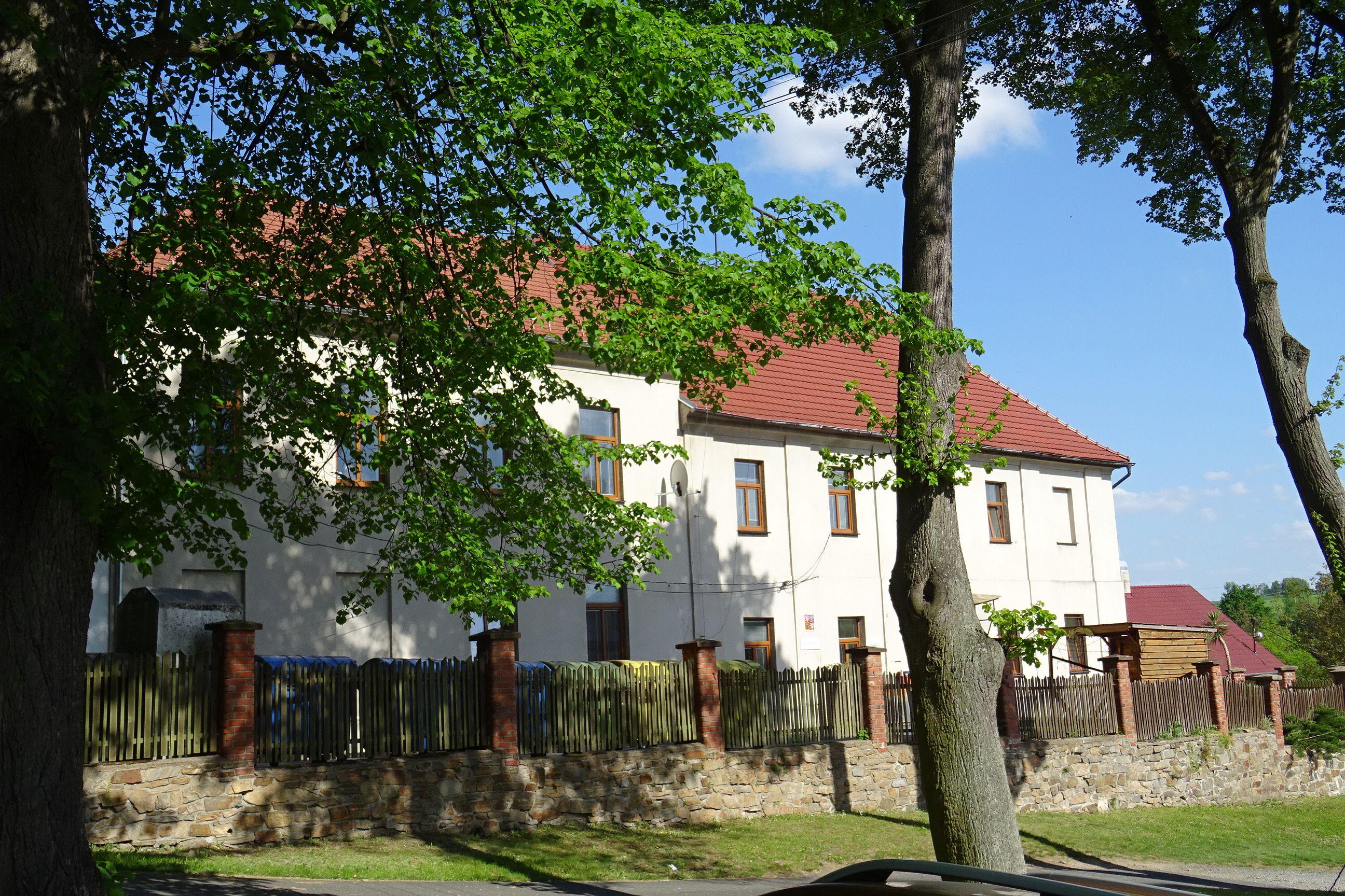 Úžice - obecní úřad foto 3