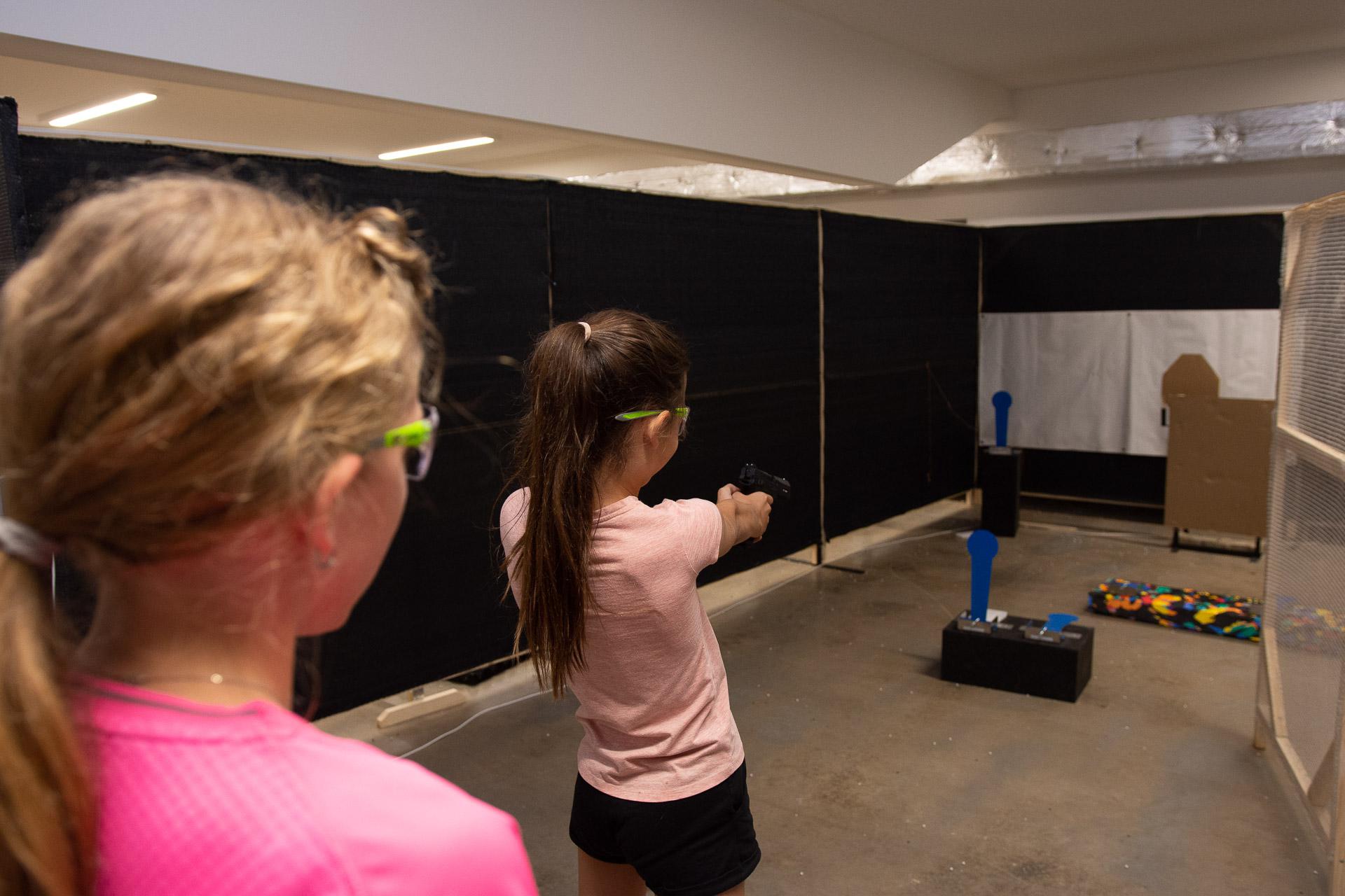 GUN CENTRUM - vnitřní střelnice s obchodem foto 6