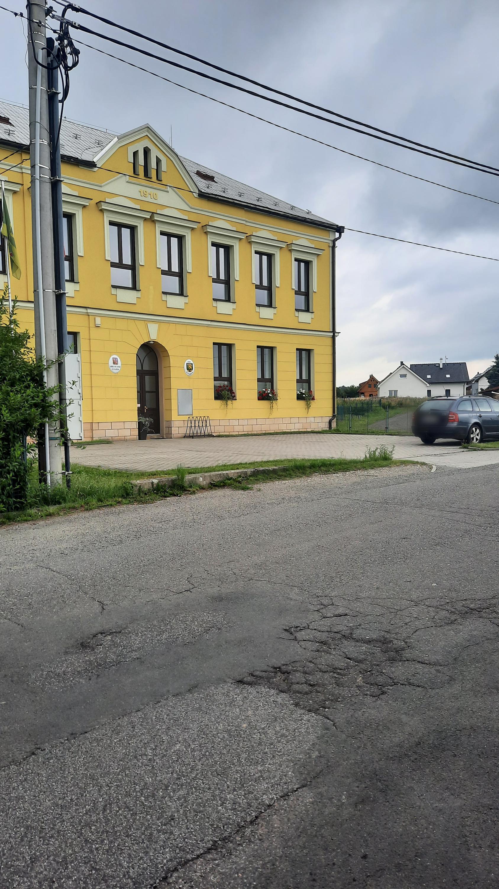 Čtveřín - obecní úřad foto 2