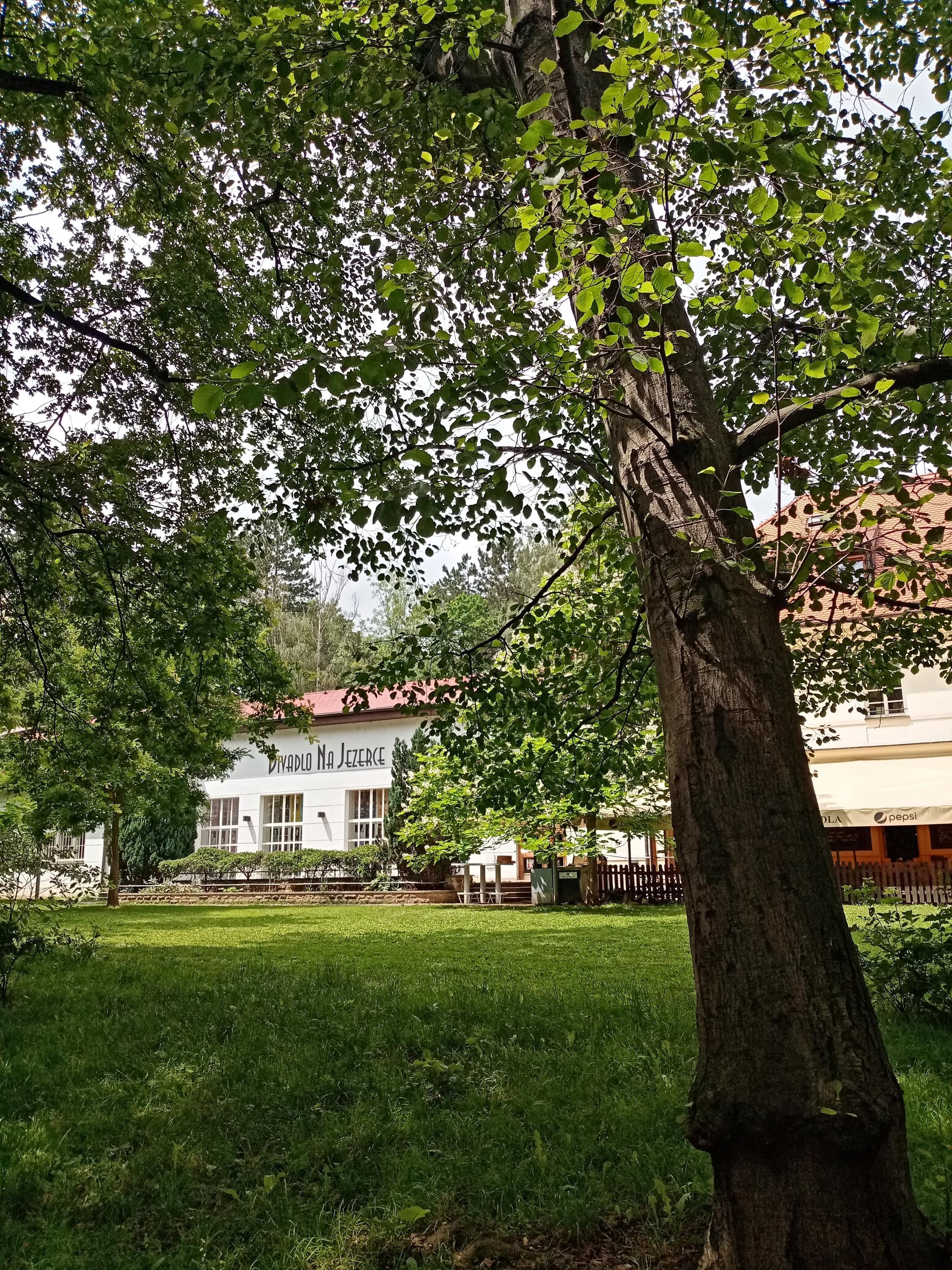 Divadlo Na Jezerce foto 3