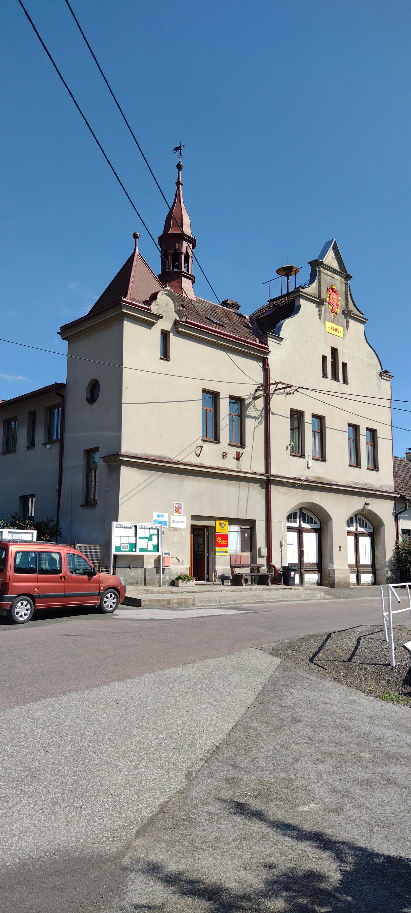 Choustníkovo Hradiště - úřad městyse foto 3