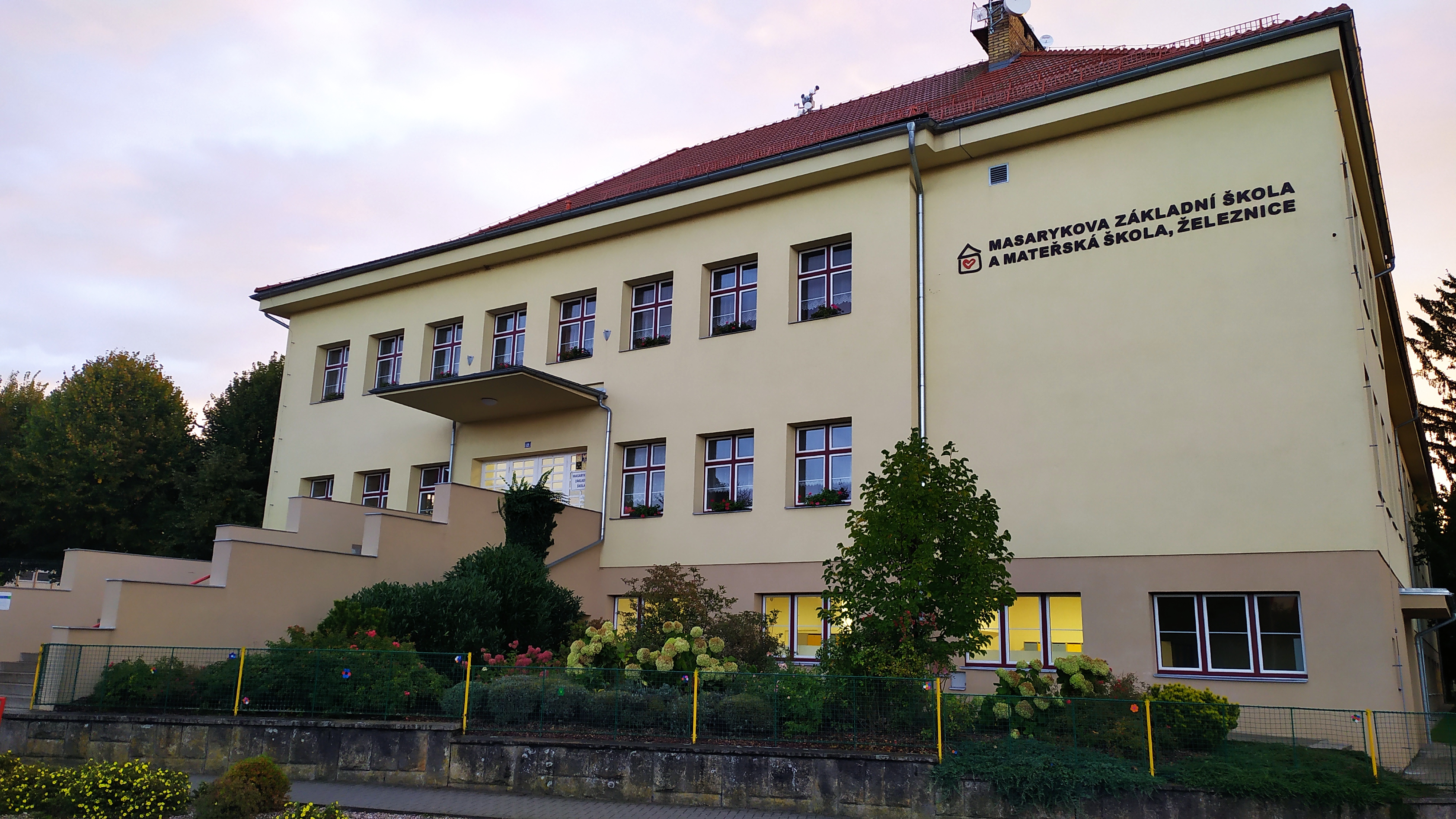 Masarykova ZŠ a MŠ Železnice