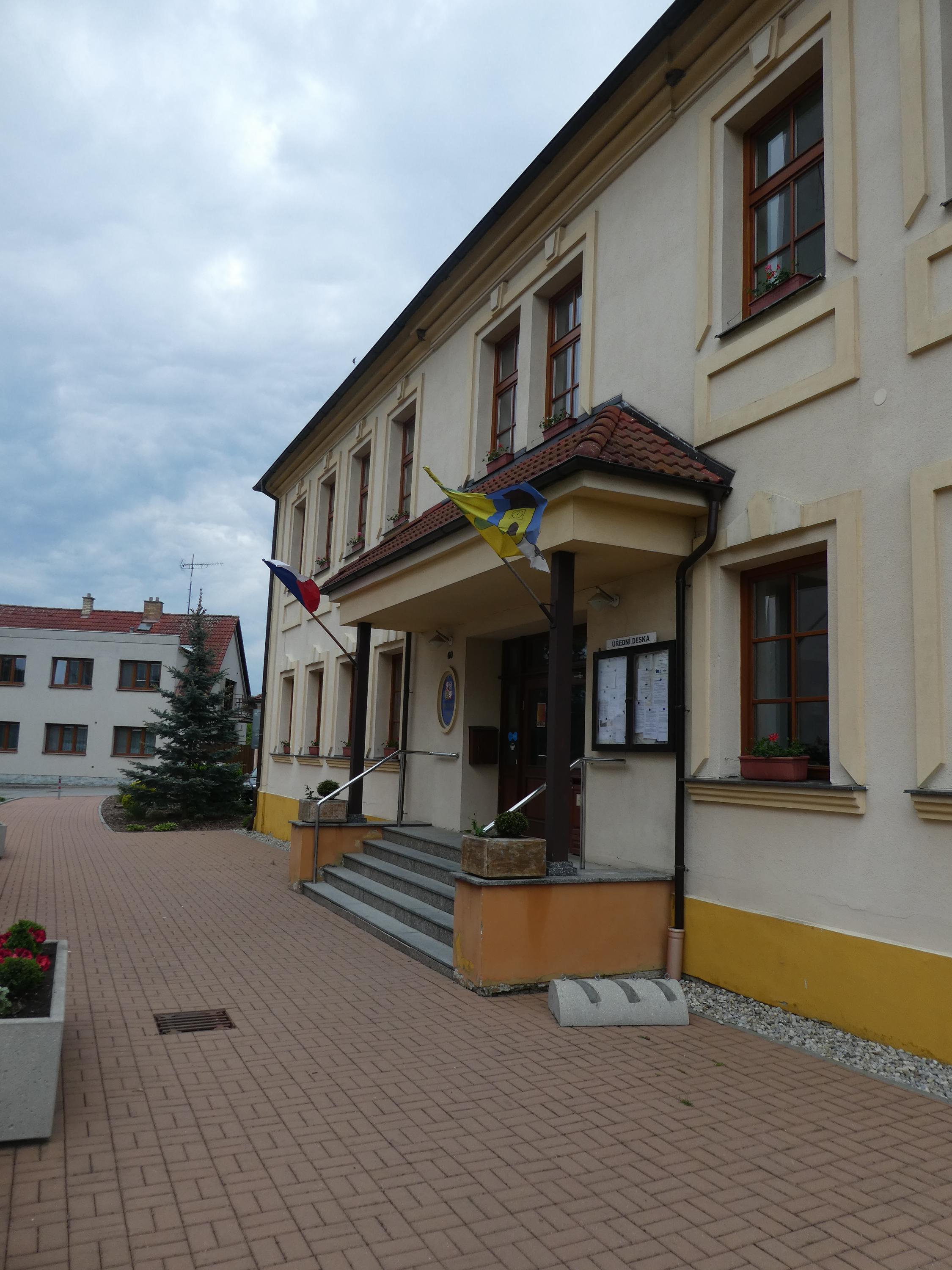 Dubné - obecní úřad foto 3