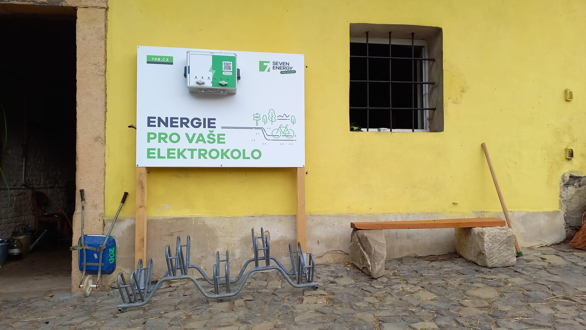 Nabíjecí stanice Kavárna Jako doma a Ekocentrum Včelín foto 2