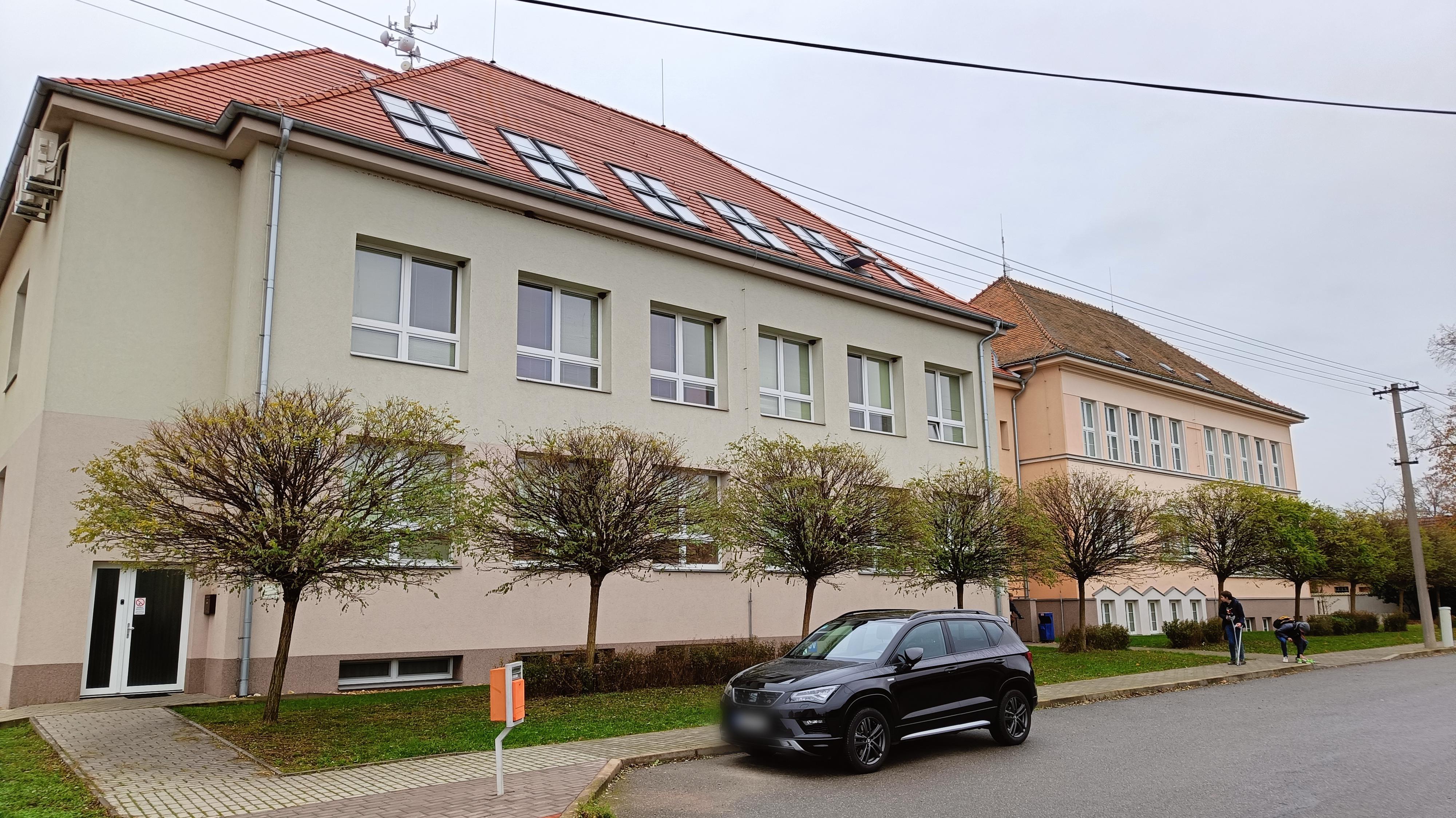 ZŠ a MŠ Šanov, Komenského