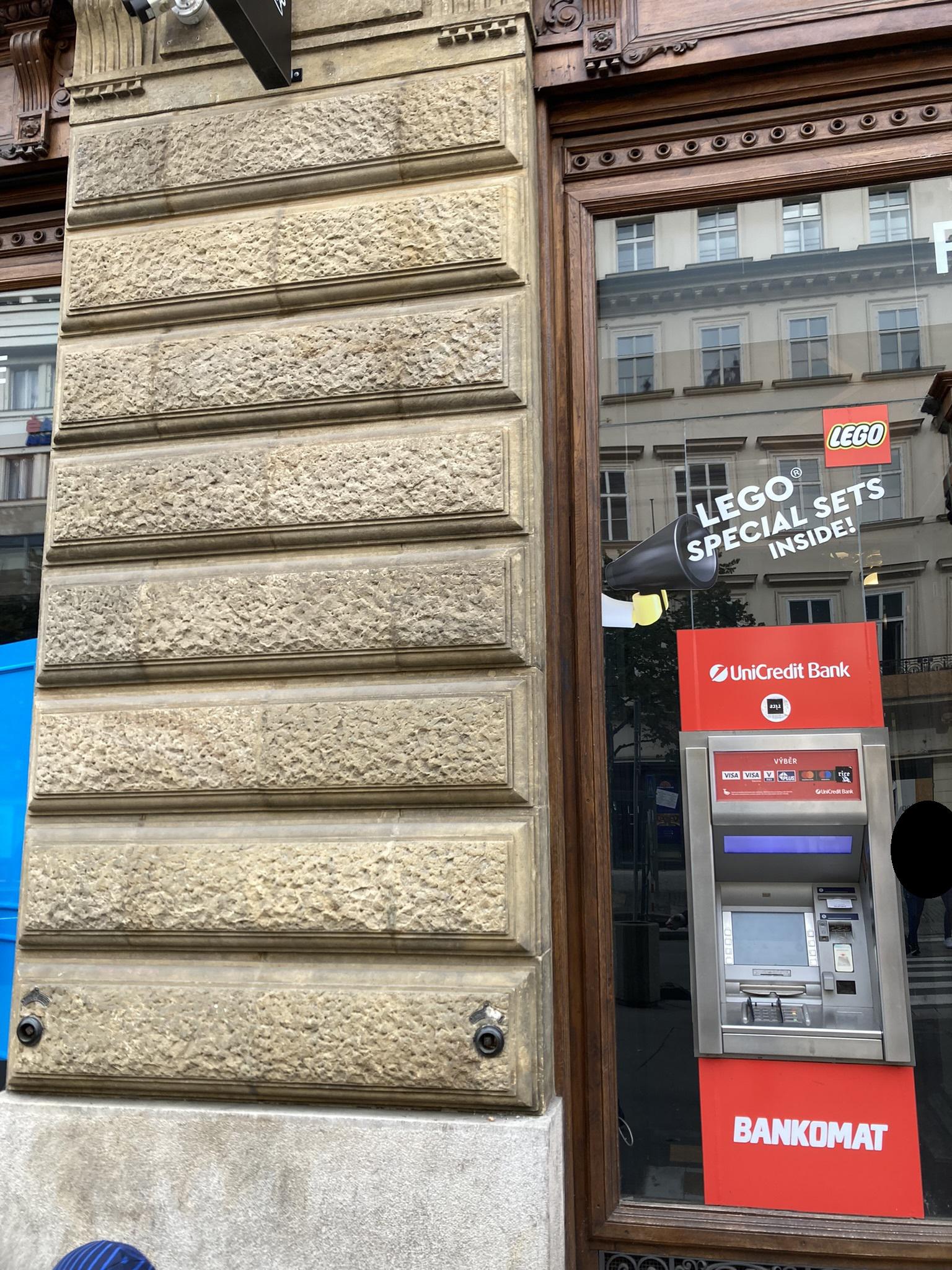 Bankomat UniCredit Bank Czech Republic foto 5