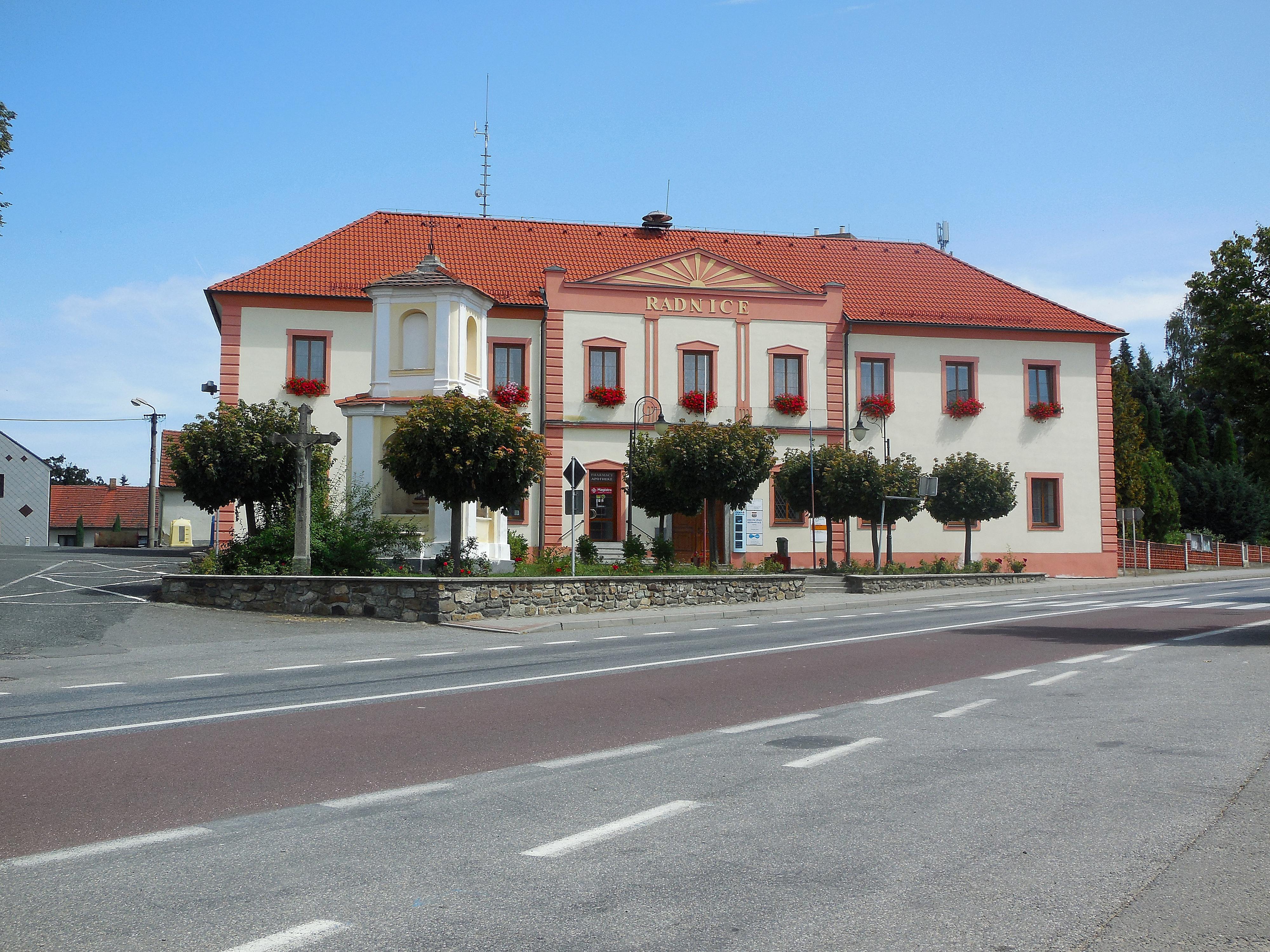 Bernartice - úřad městyse foto 4