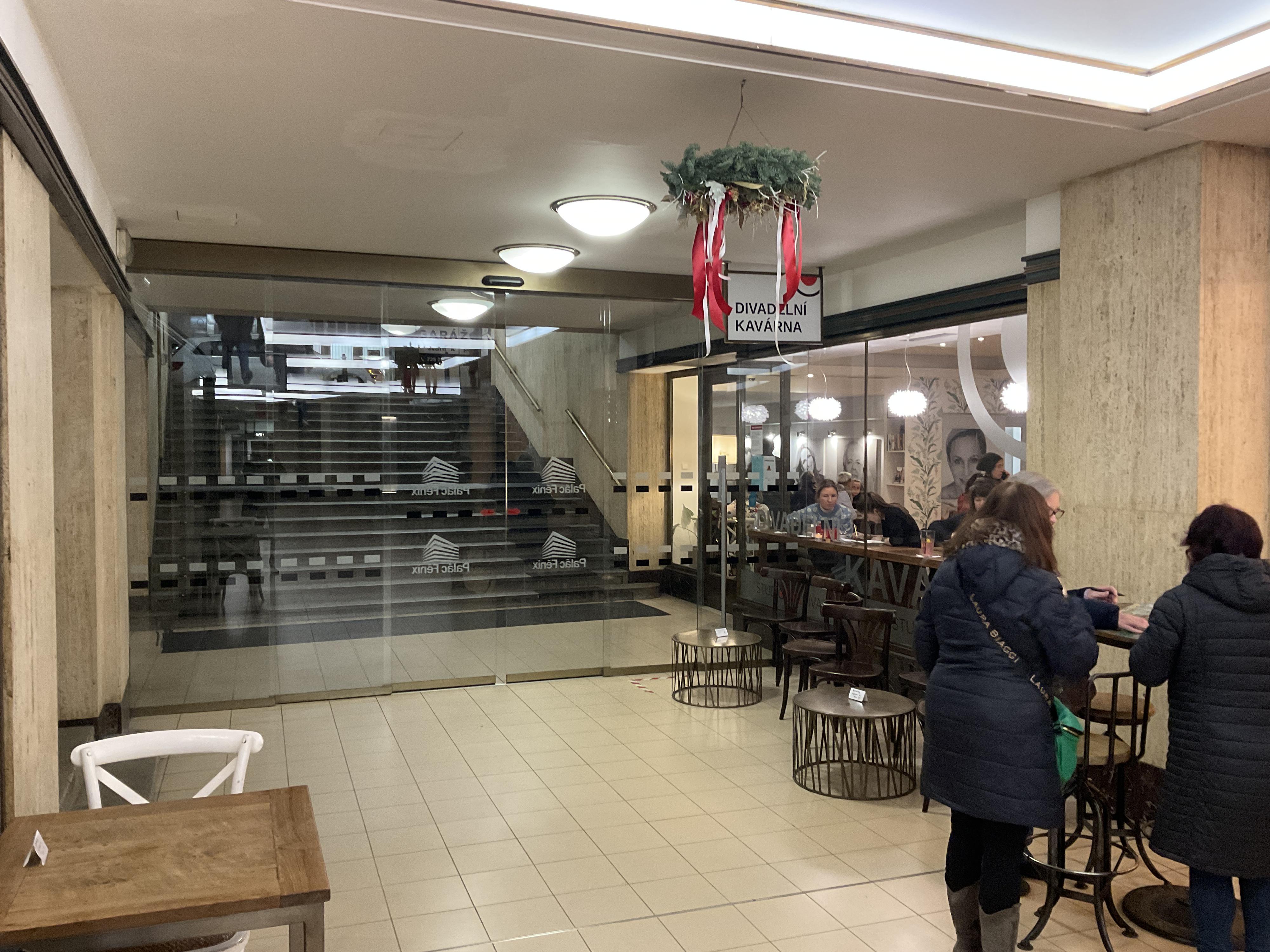 Divadelní kavárna Studio Dva foto 2