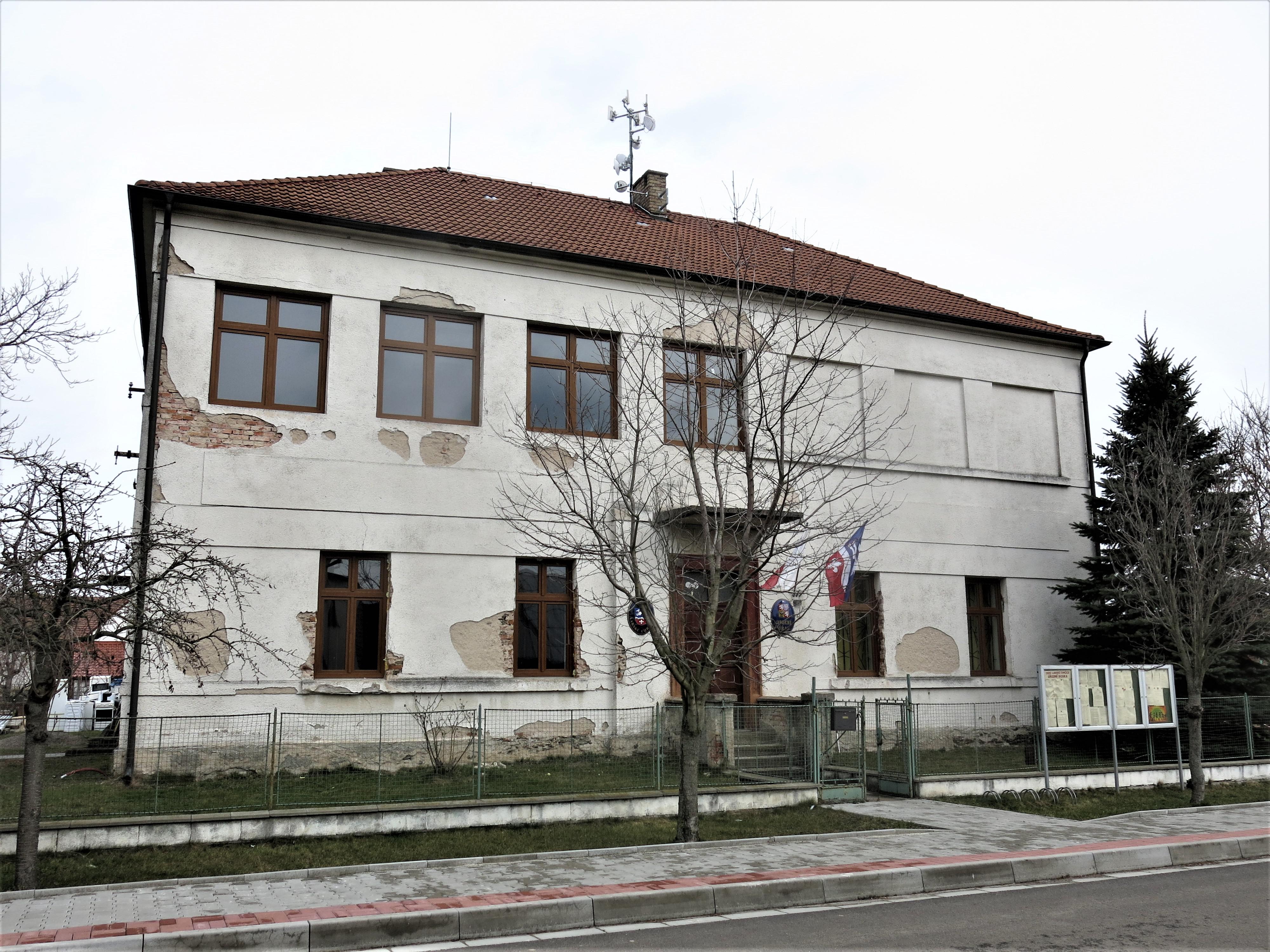 Labské Chrčice - obecní úřad