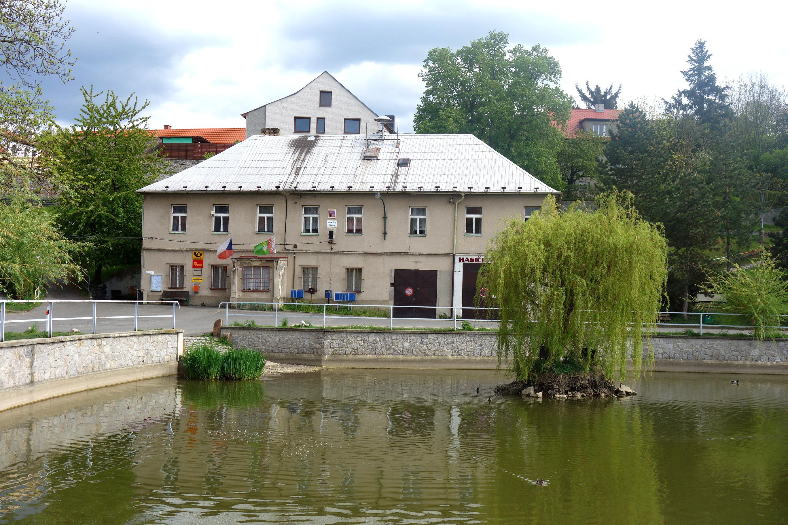 Třebotov - obecní úřad