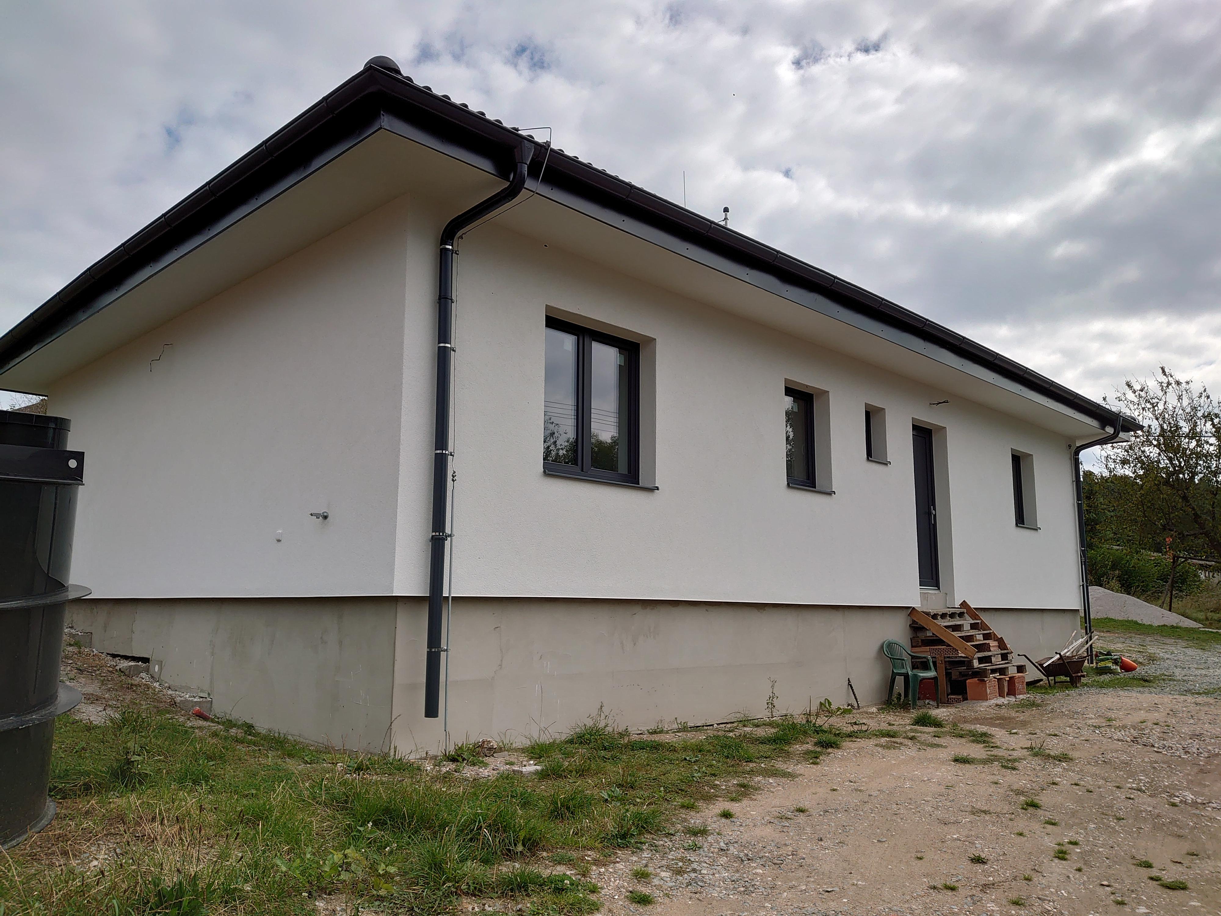 Stavby, střechy Helebrant foto 2