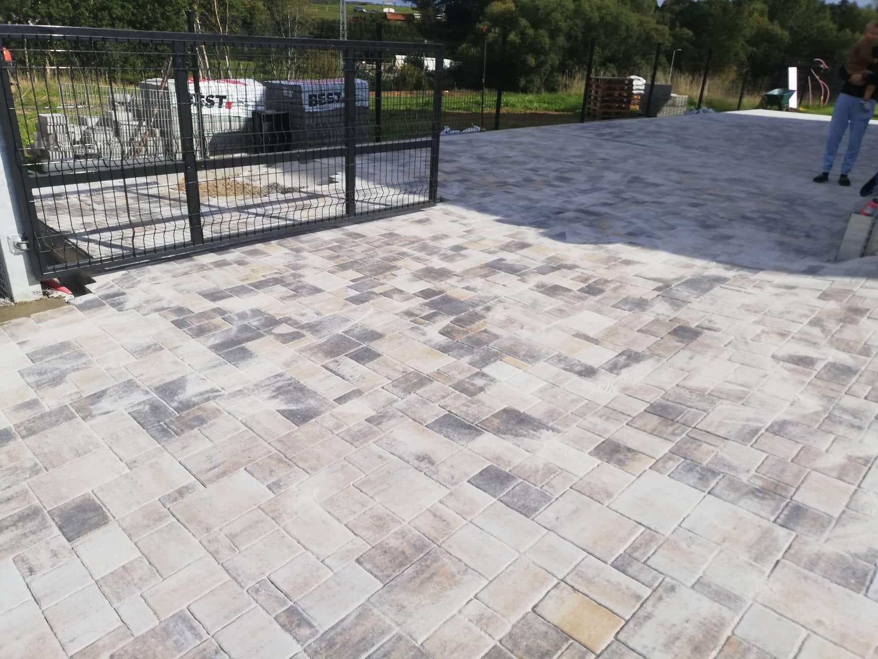 Zámková dlažba - Jan Oprish foto 2