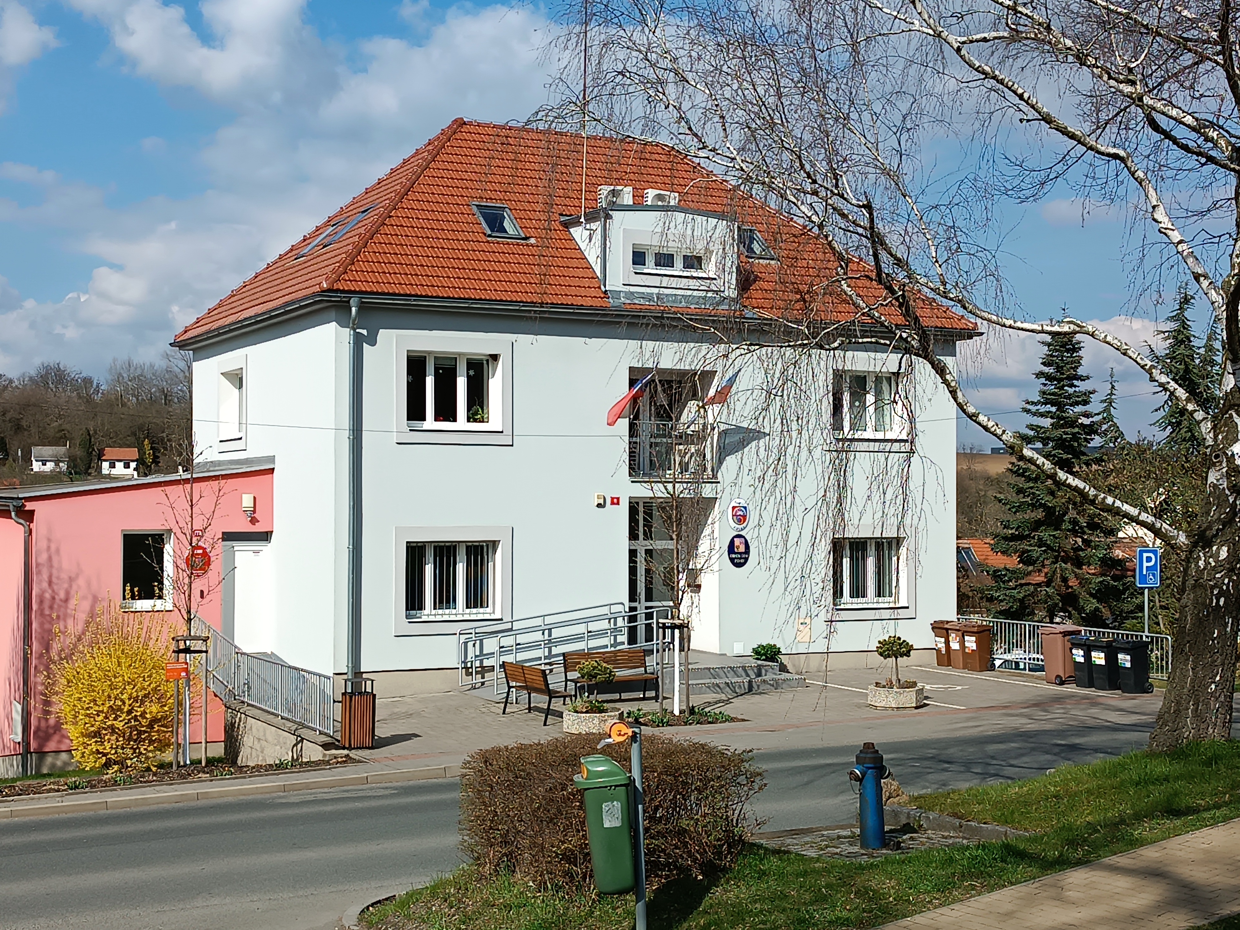 Zdiby - obecní úřad foto 2