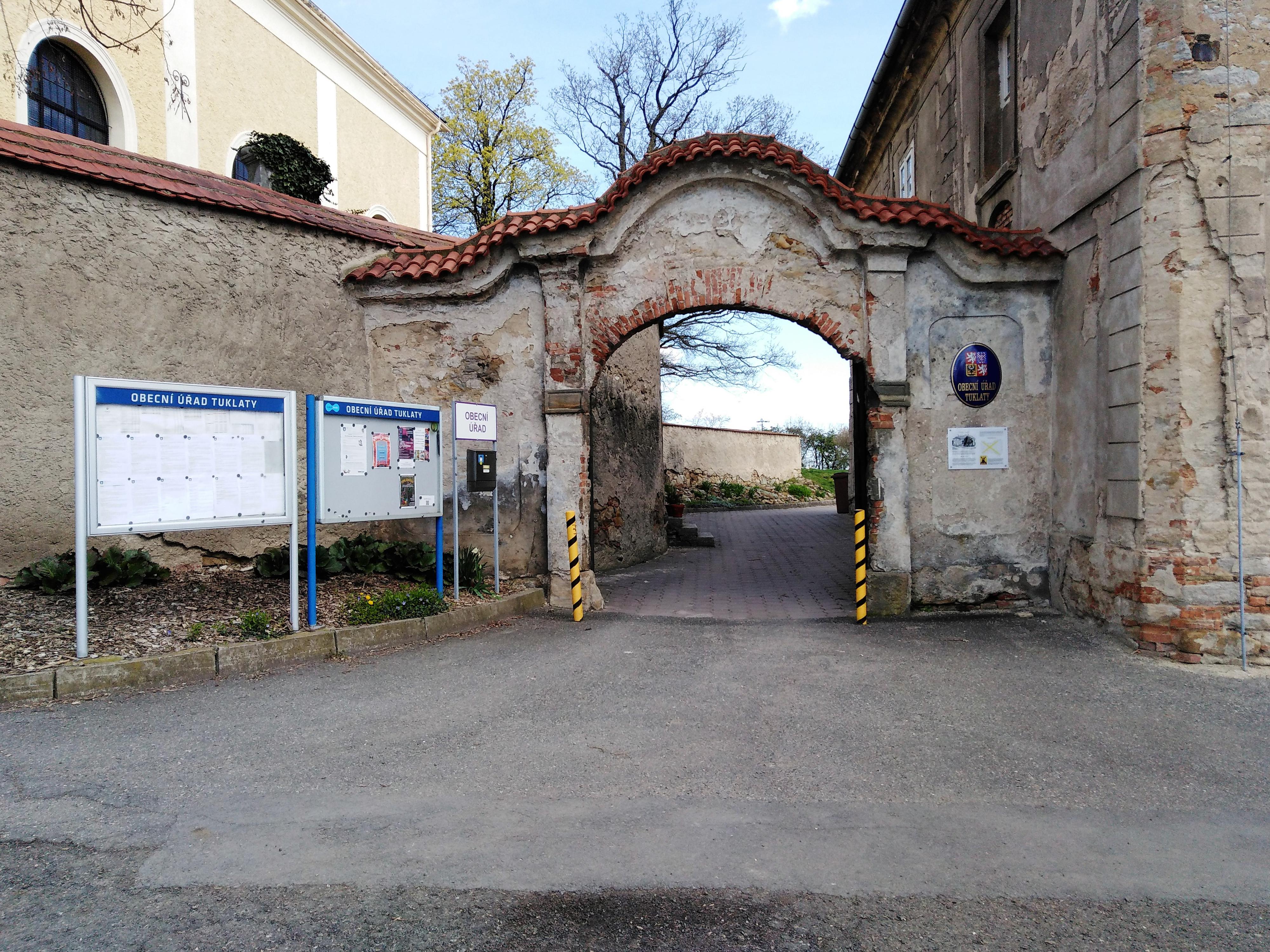 Tuklaty - obecní úřad foto 4