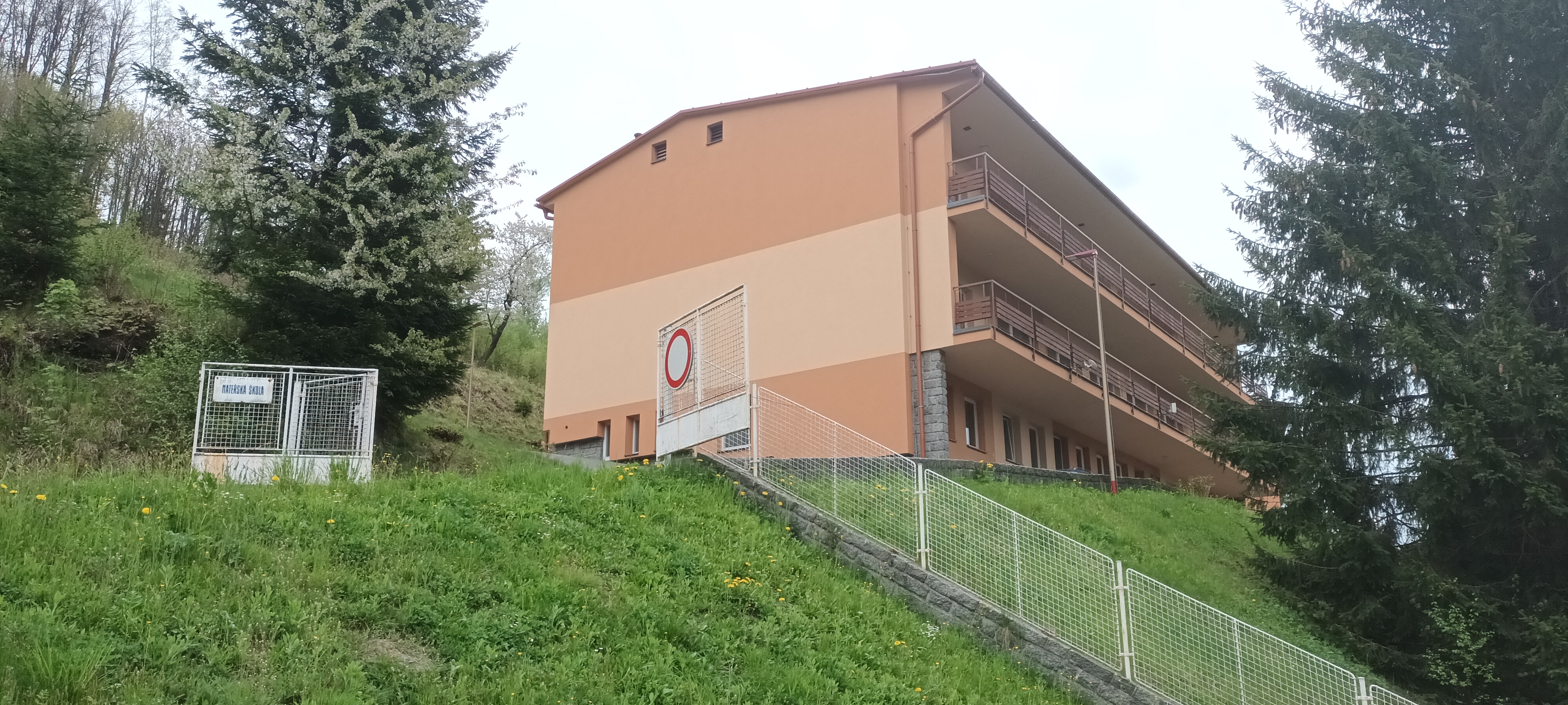 ZŠ, MŠ a ZUŠ Jablonec nad Jizerou foto 2