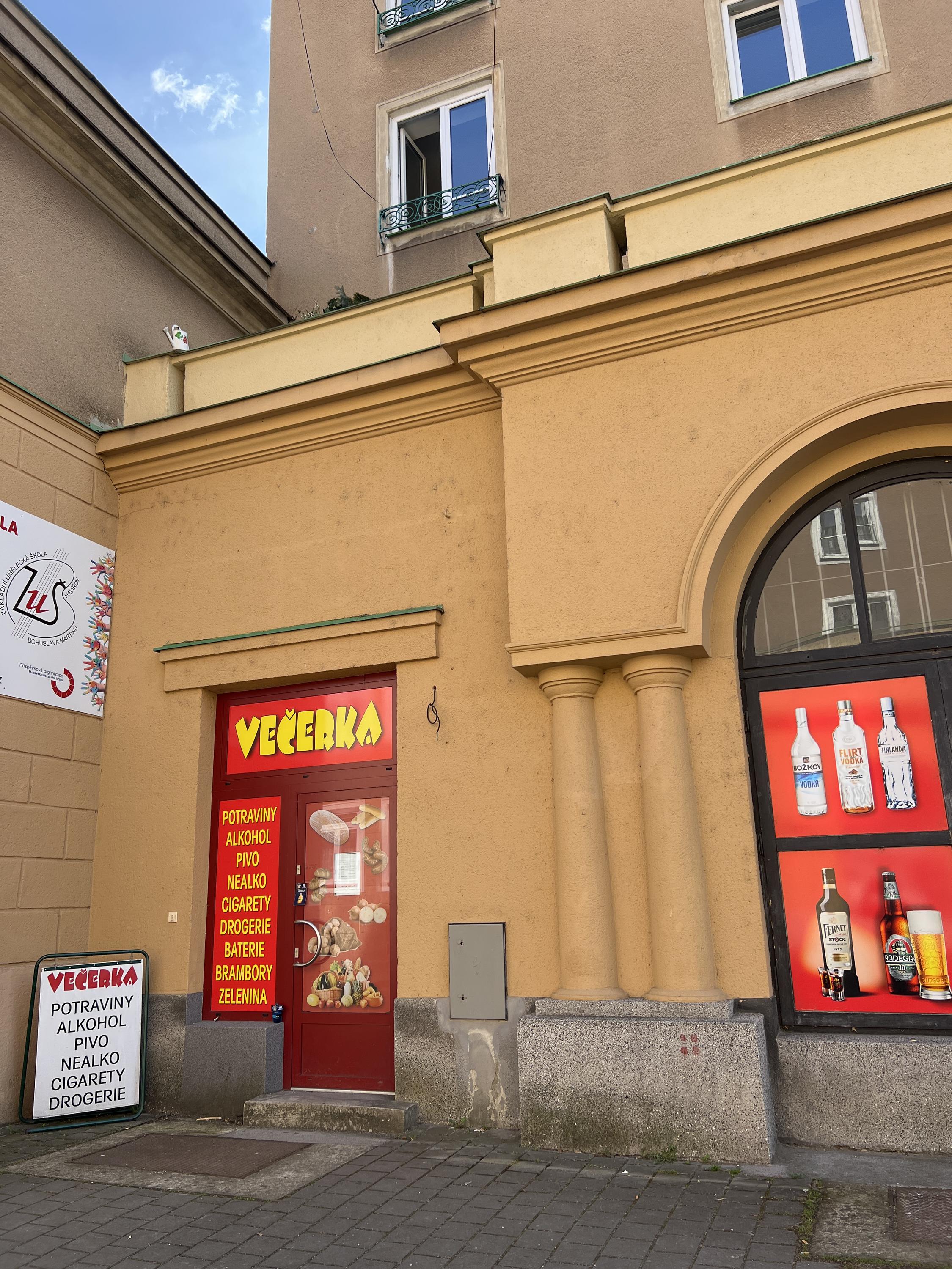 Večerka Na Nábřeží foto 2