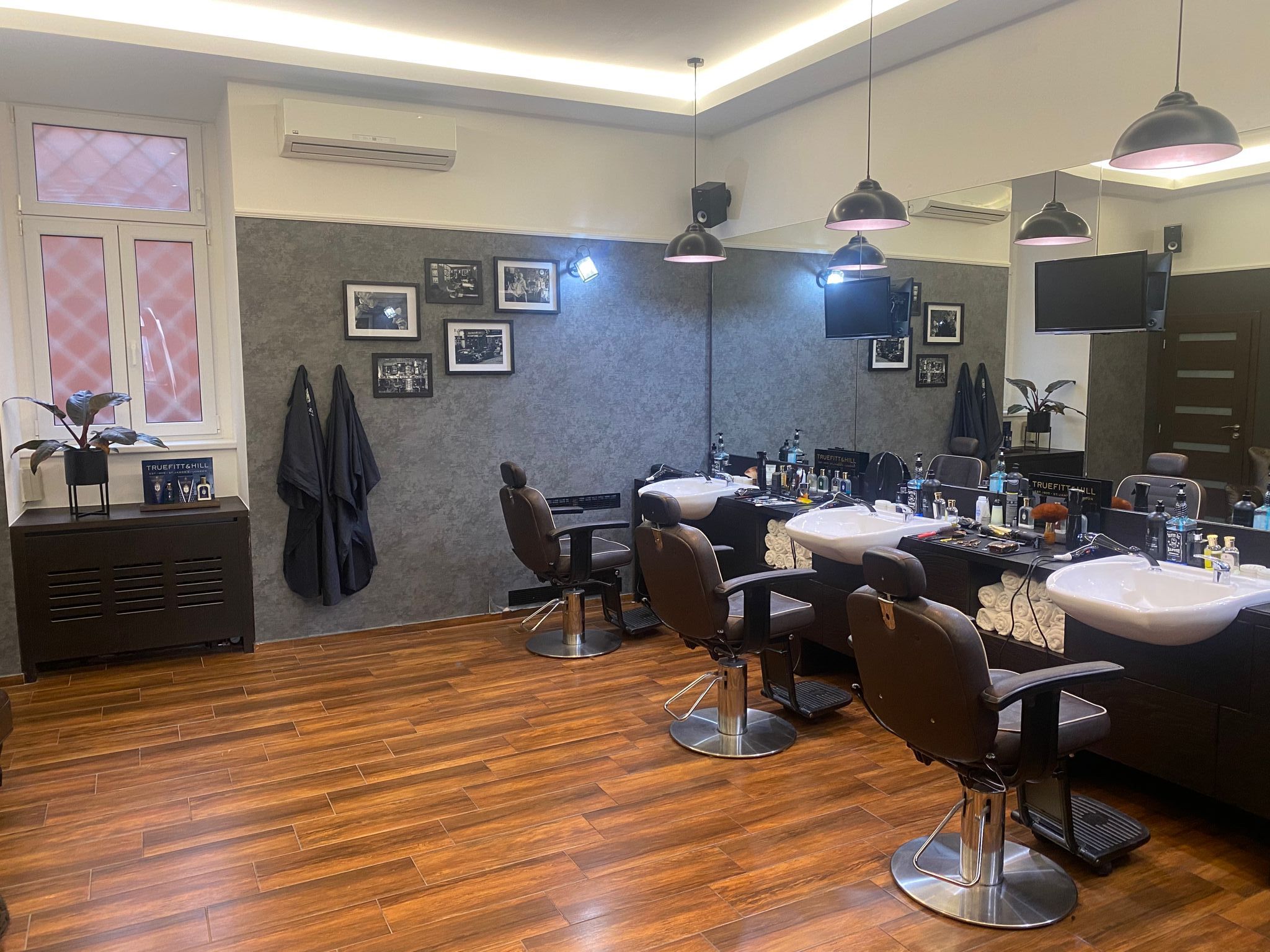 Gentlemen Brothers Barber Shop foto 2