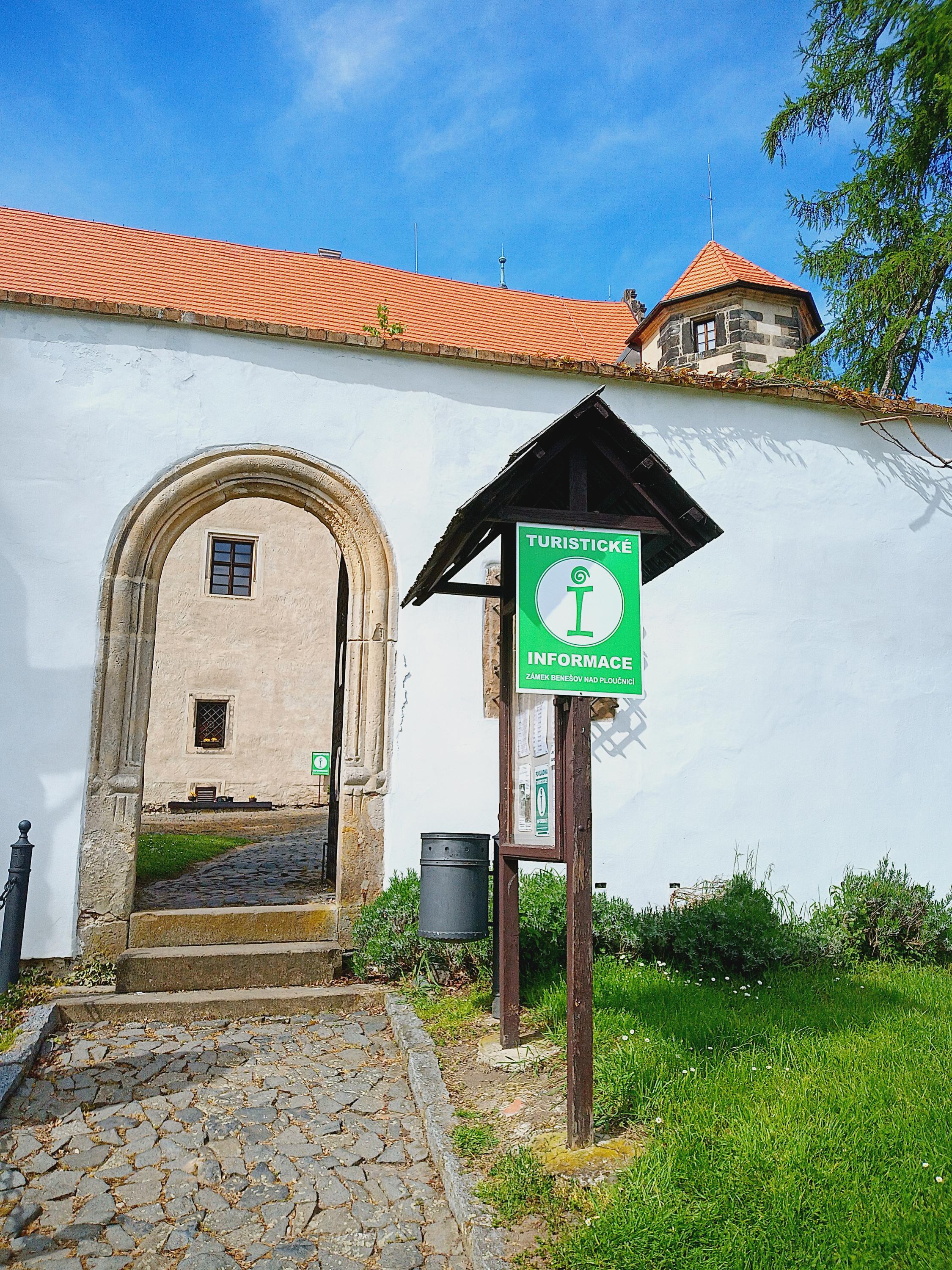 Infocentrum Zámek Benešov nad Ploučnicí foto 2