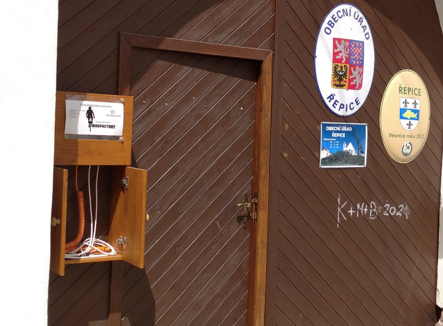 Nabíjecí stanice Obecní úřad Řepice foto 1