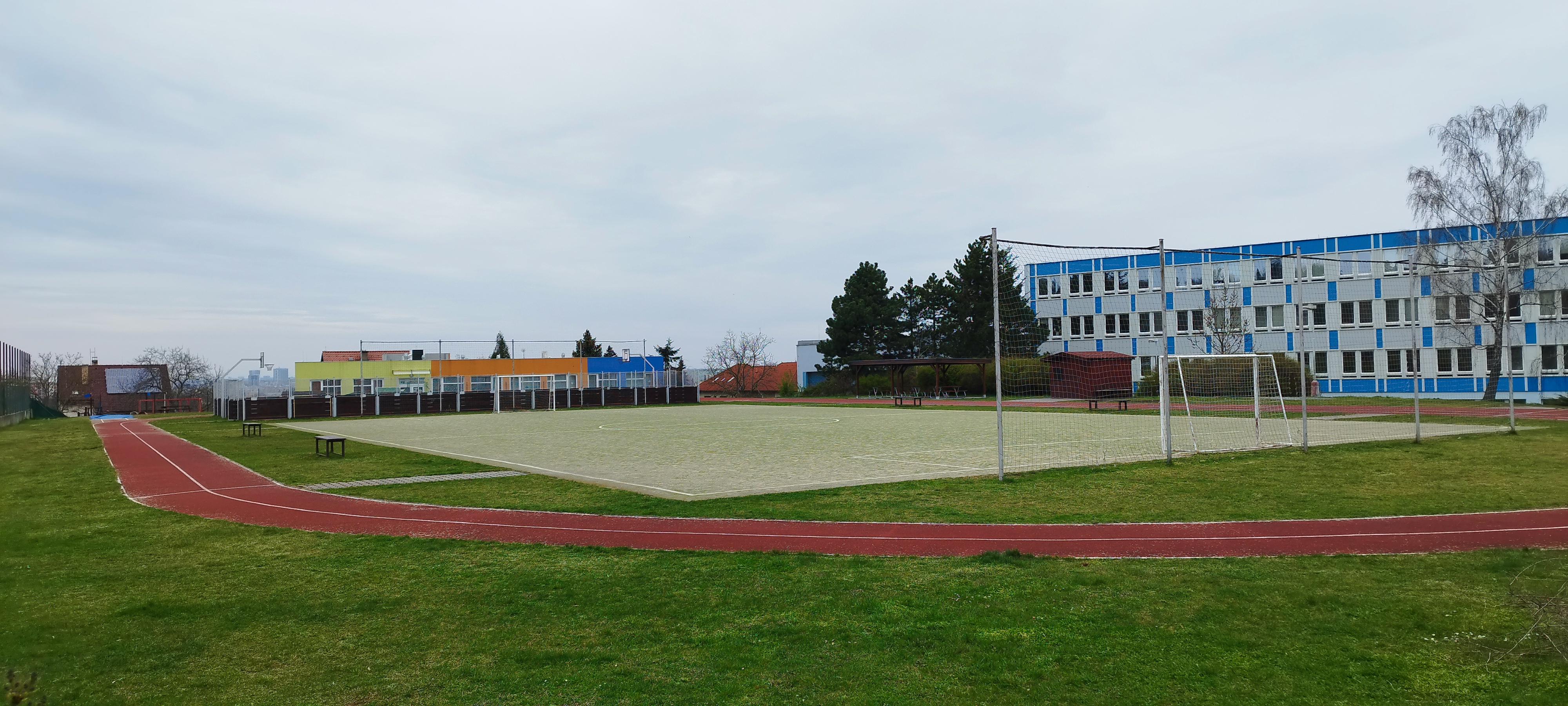 ZŠ, Praha 10, Hornoměcholupská foto 2