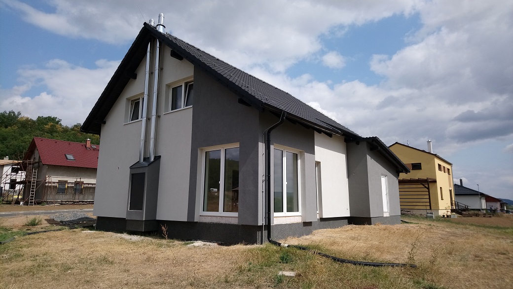Stavby, střechy Helebrant foto 2