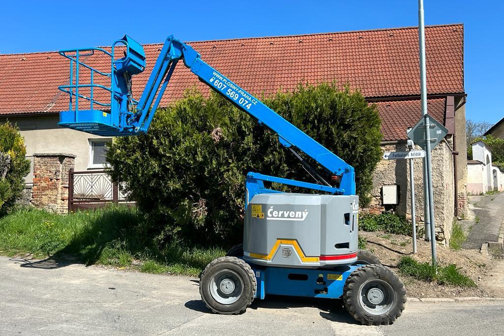 Pronájem hydraulické plošiny s dosahem 23 m
