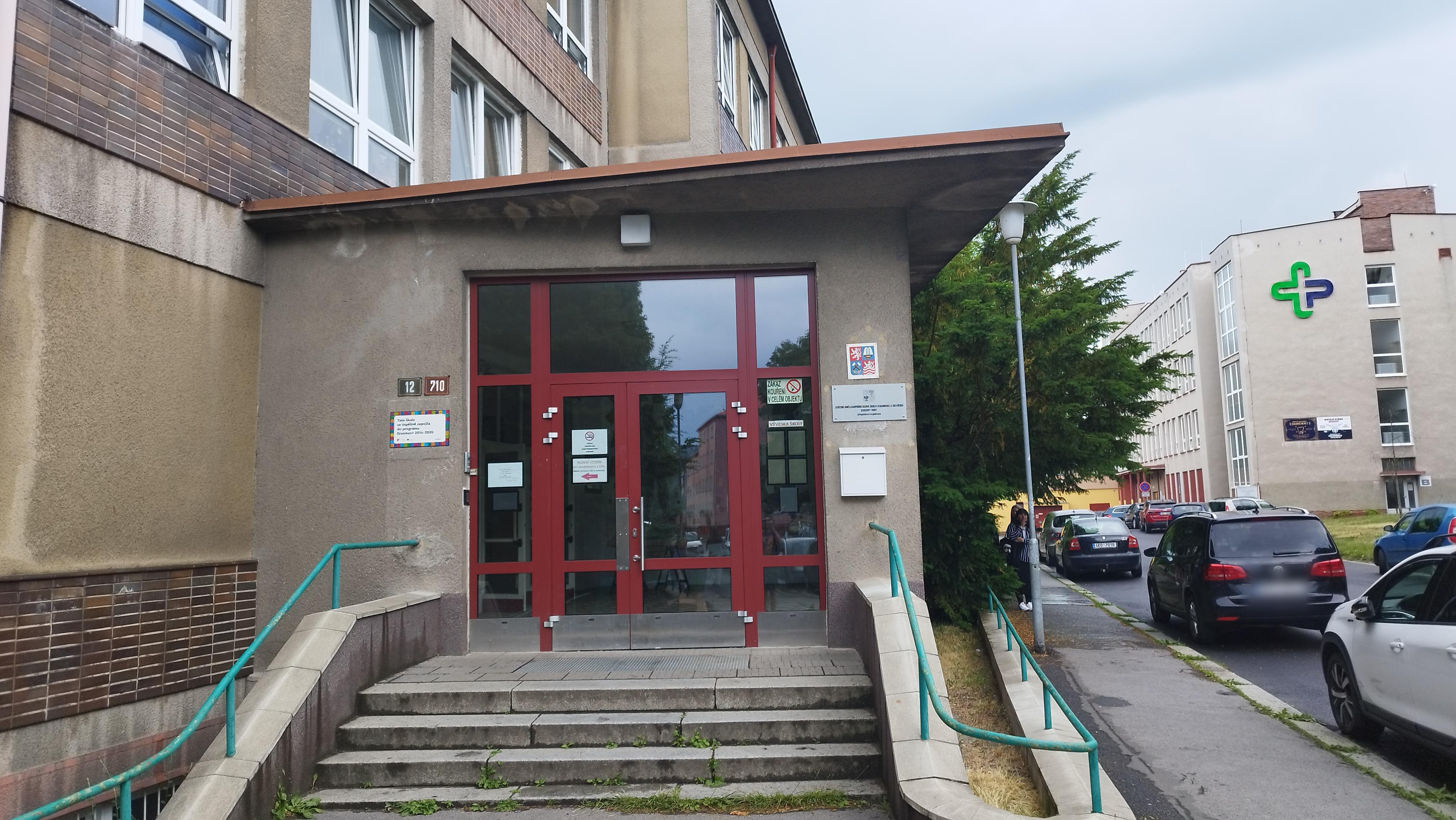 Střední uměleckoprůmyslová škola Karlovy Vary foto 2