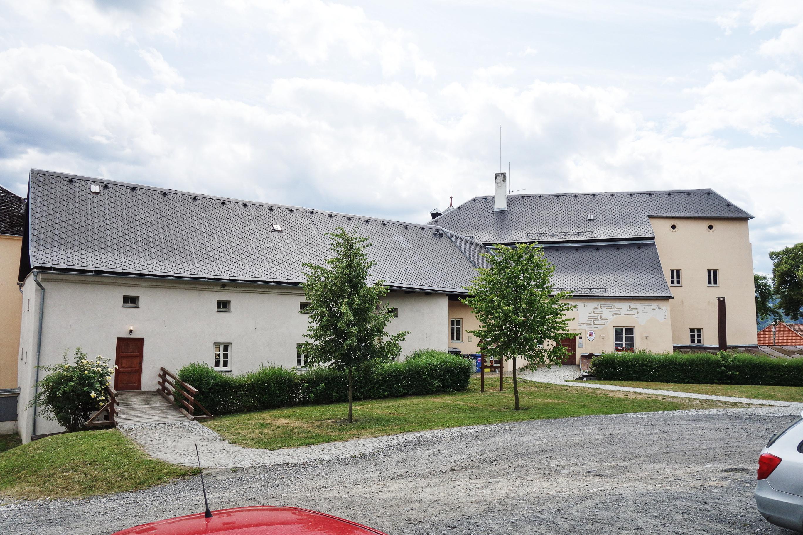 Dešenice - úřad městyse foto 3