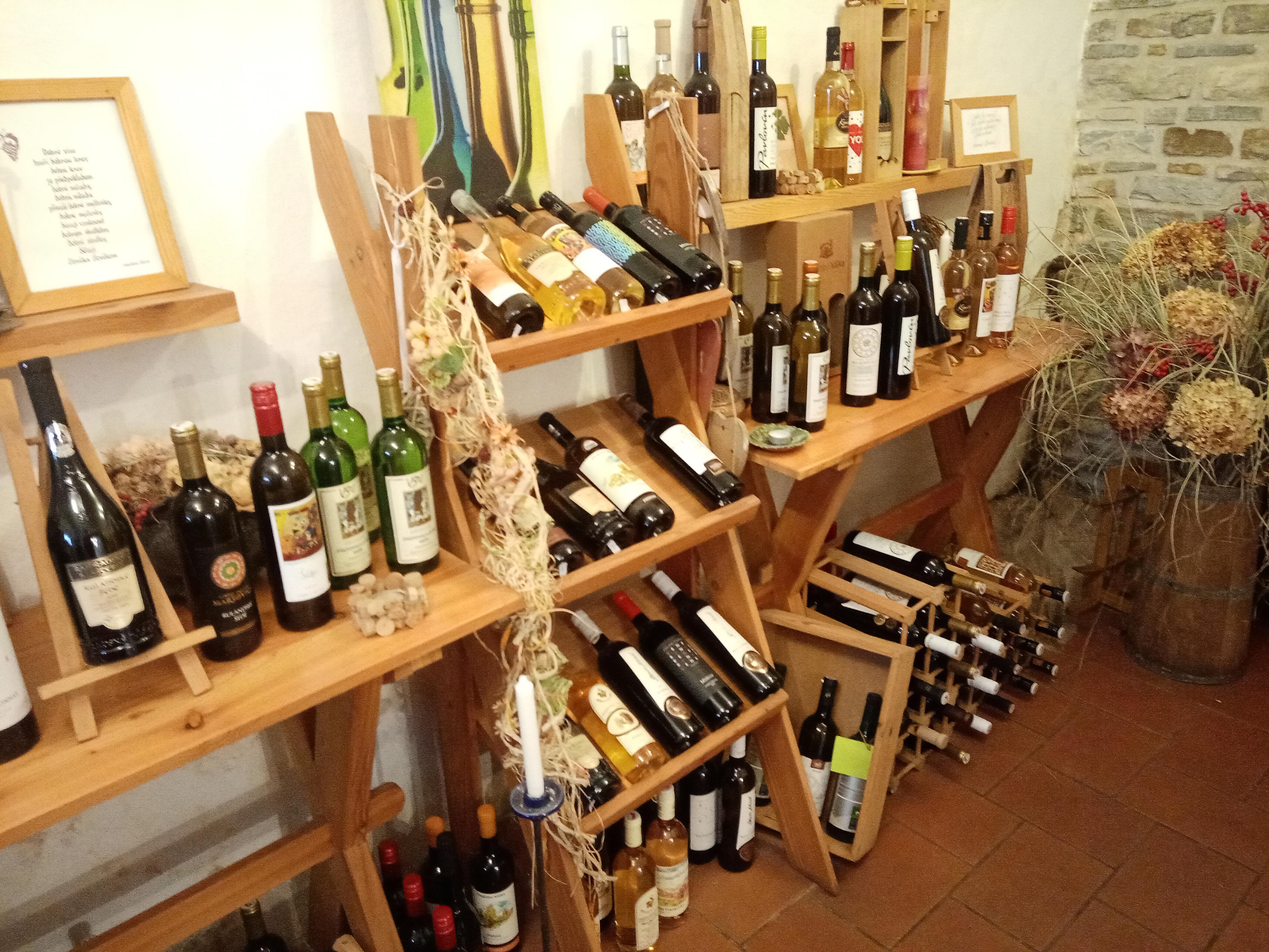 Galerie vín pod Radnicí foto 2