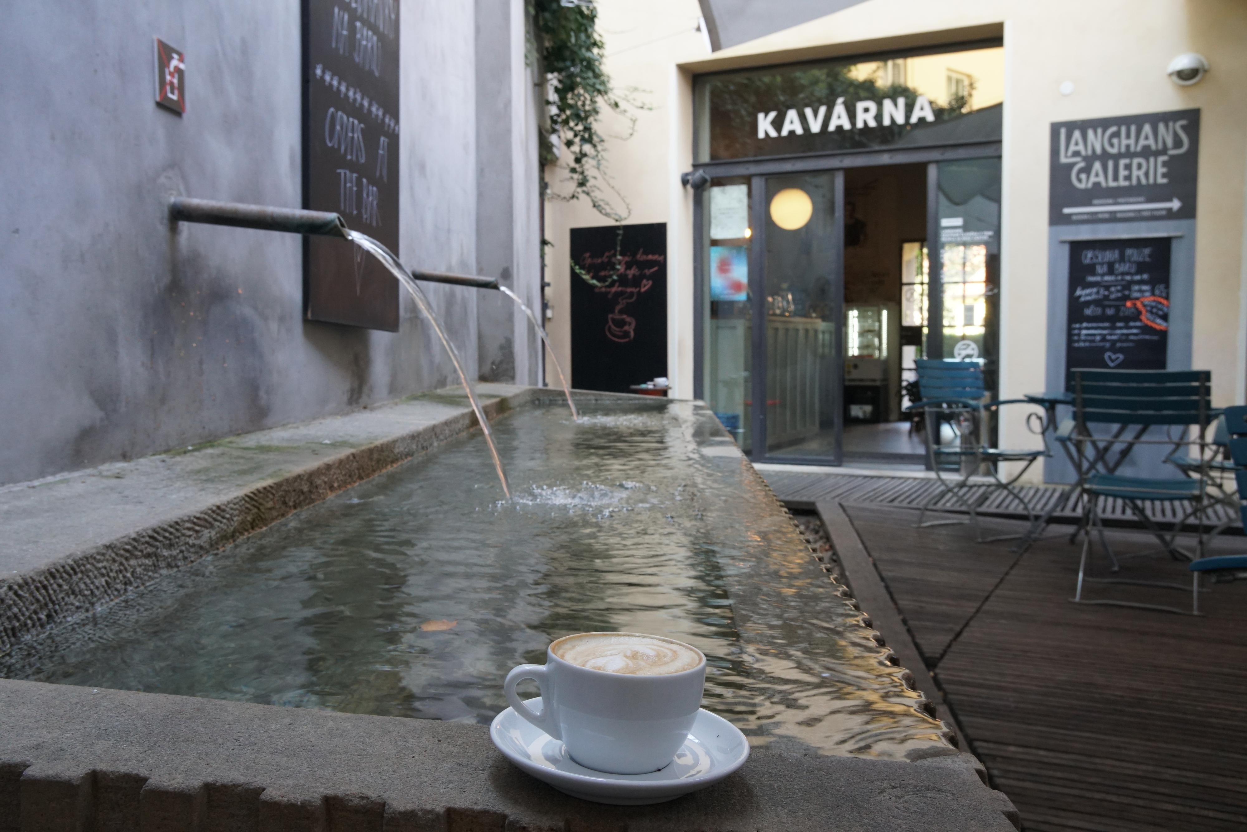 Langhans - Kavárna a Centrum Člověka v tísni foto 4