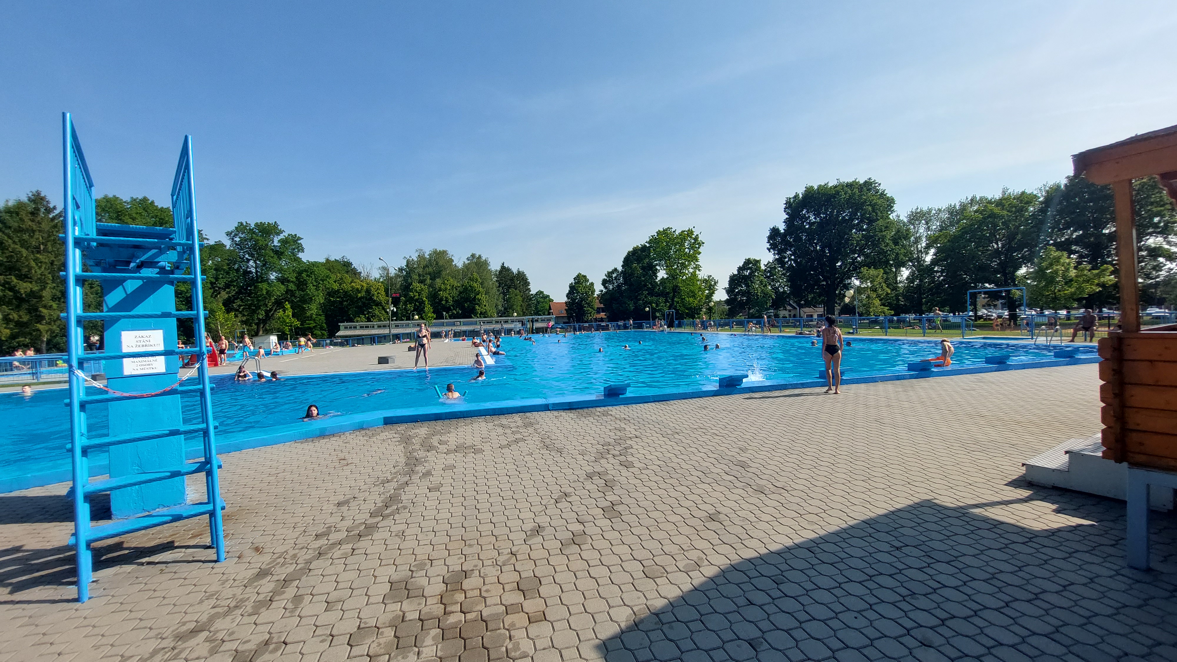 Koupaliště a minigolf Hulín foto 2