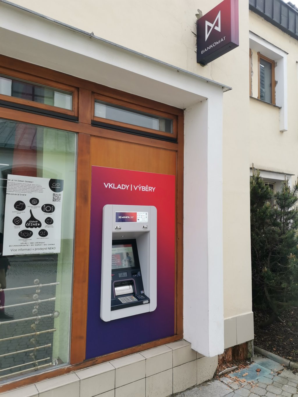 Bankomat MONETA Bank vkladový foto 2