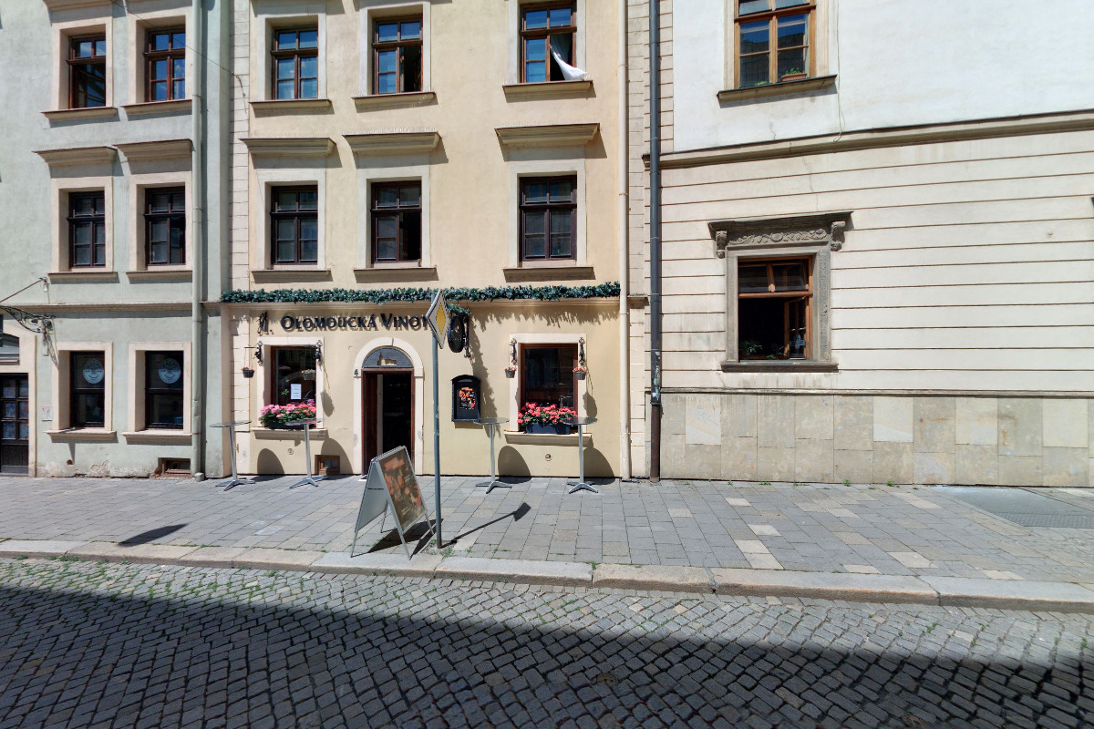 1. OLOMOUCKÁ VINOTÉKA foto 3