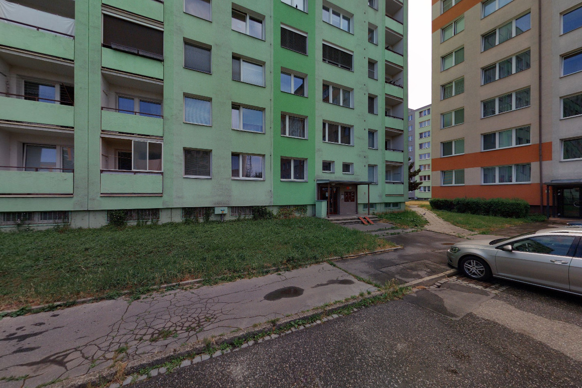 Prodej žaluzií a doplňků u atletického hřiště