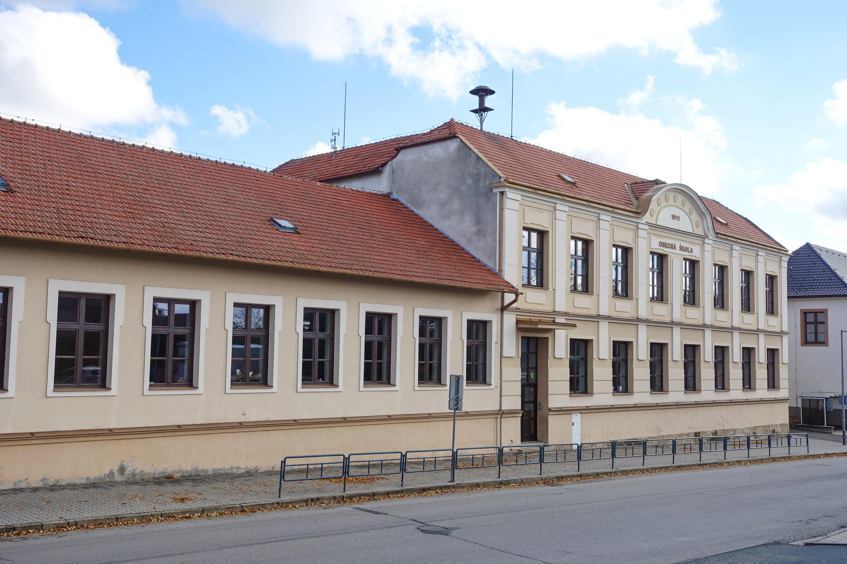 ZŠ Zbýšov, Masarykova foto 2