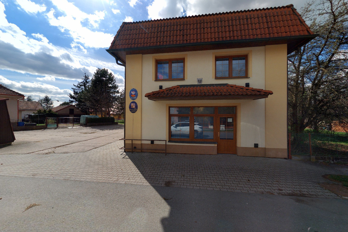 Chudeřice - obecní úřad foto 2