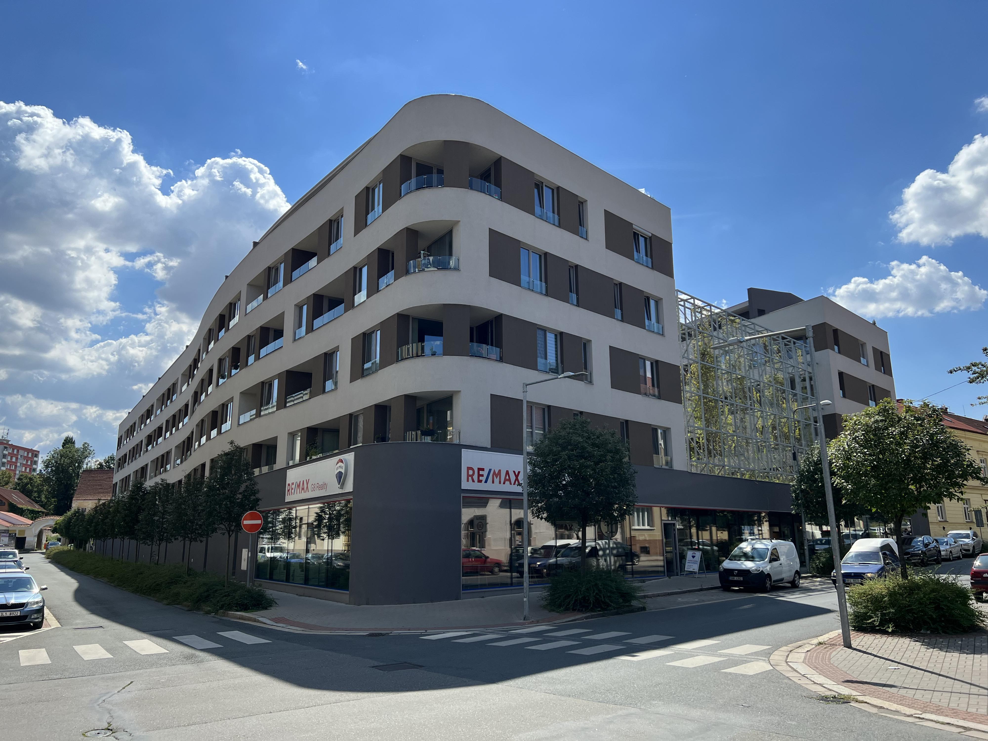 Marta Sýkorová - realitní makléřka RE/MAX G8 Reality foto 2