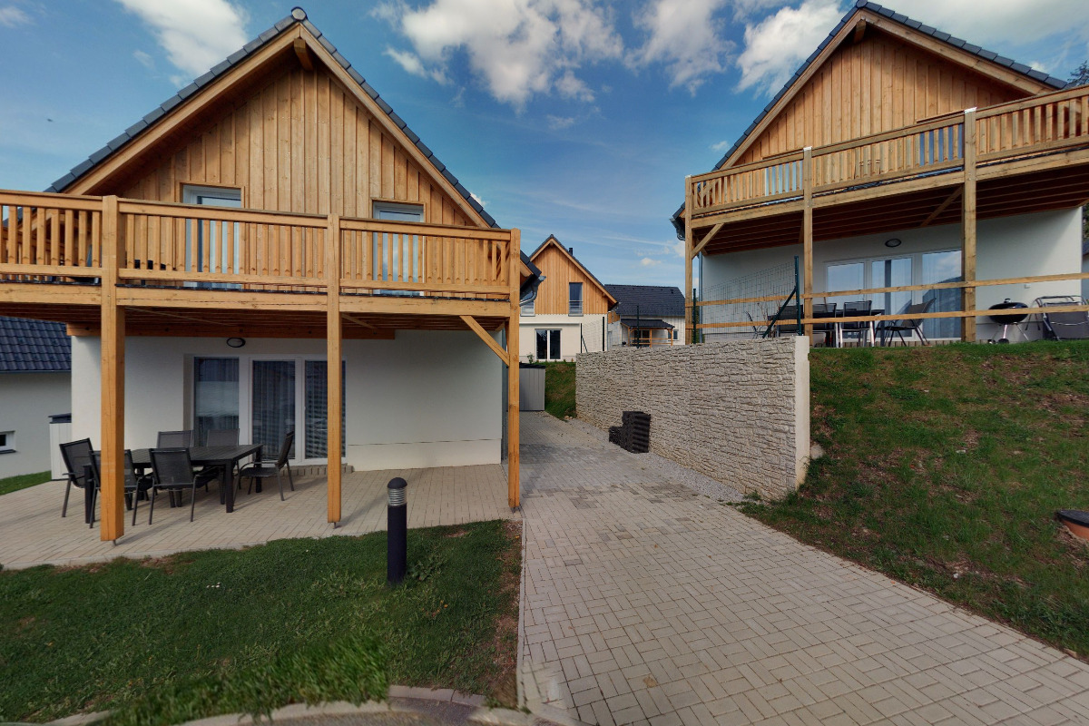 LIPNO INVEST - V, s.r.o.