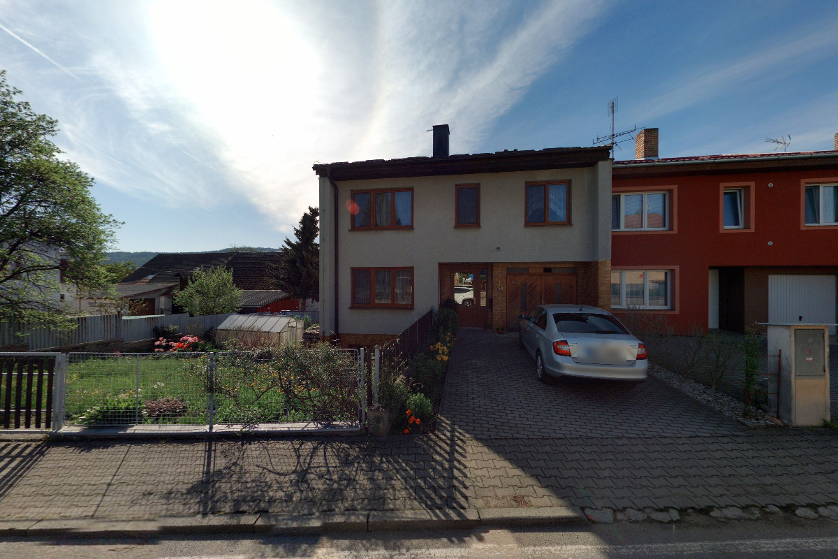 Eliška Fialová, ženská sestra