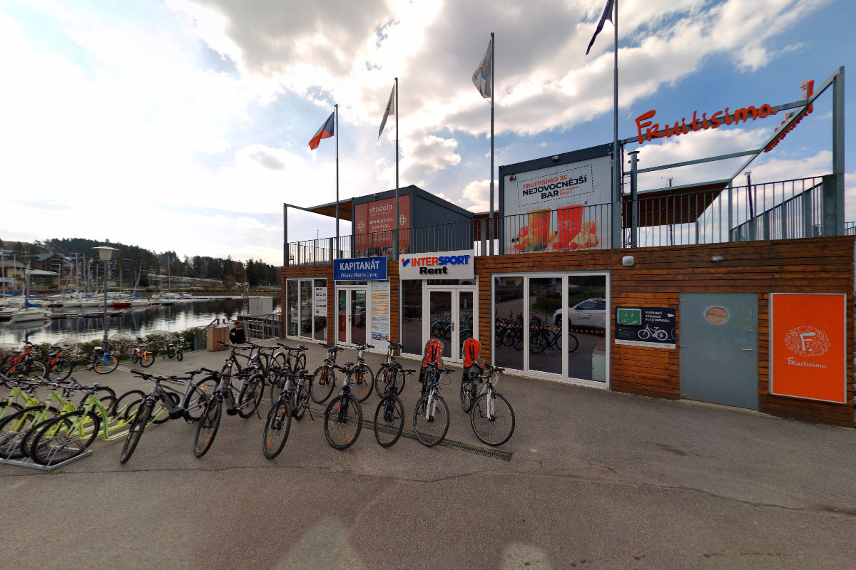 Nabíjecí stanice Kapitanát přístav Marina Lipno foto 2