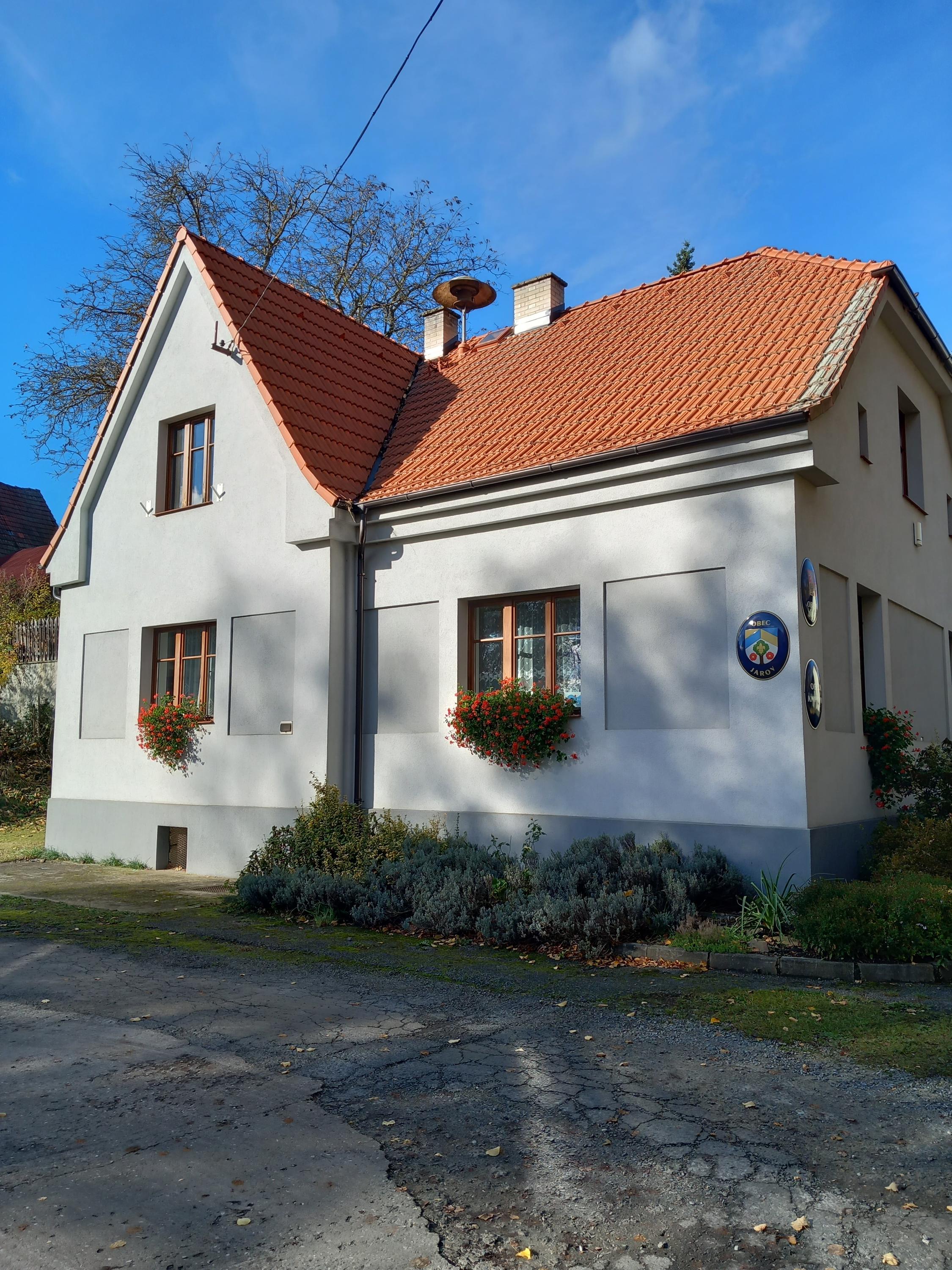 Jarov - obecní úřad foto 2