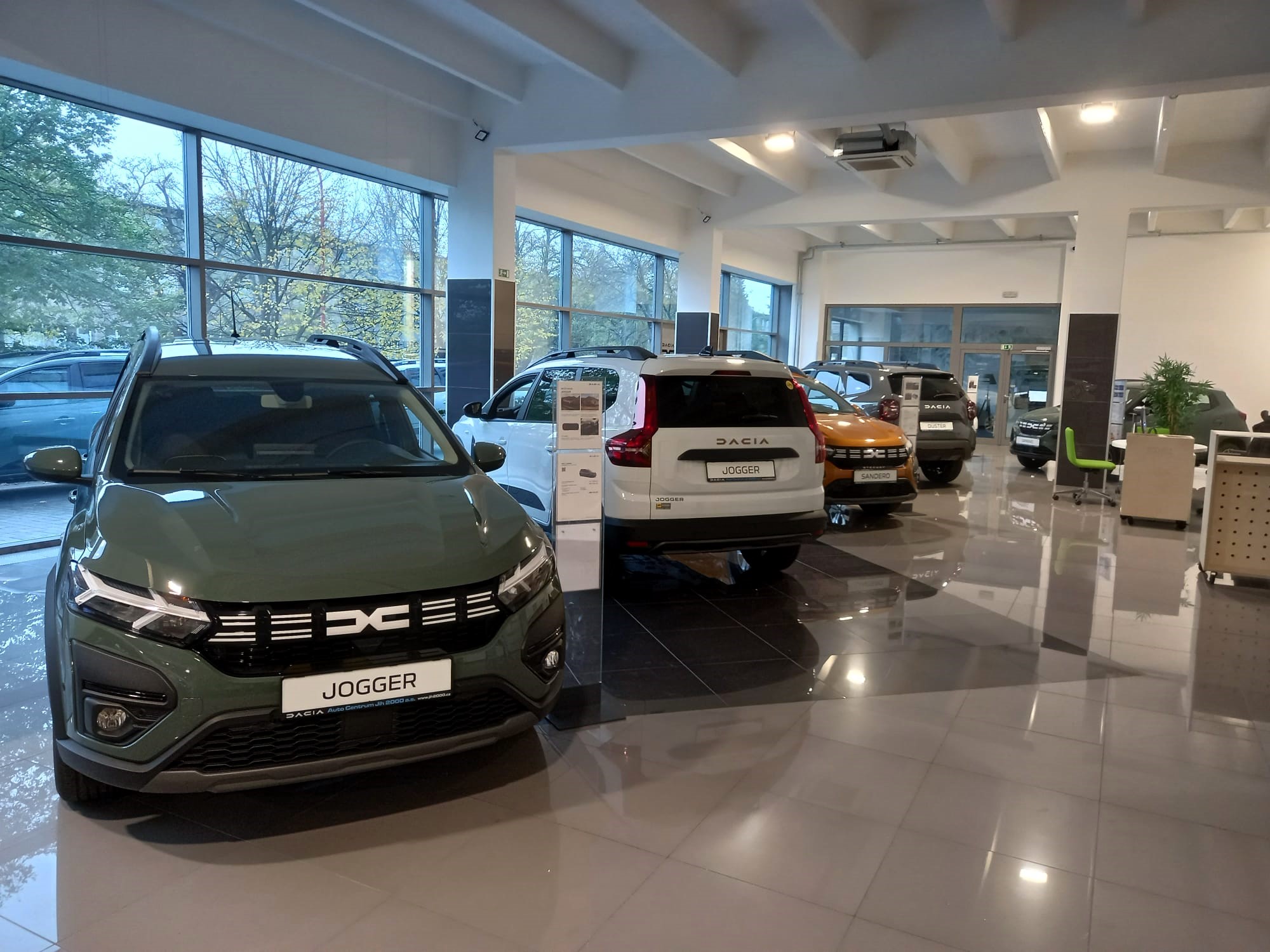 Auto Centrum Jih 2000 člen skupiny AUTO UH a.s. foto 3