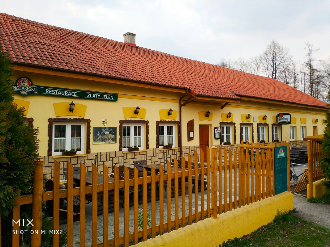 Restaurace Zlatý Jelen foto 2