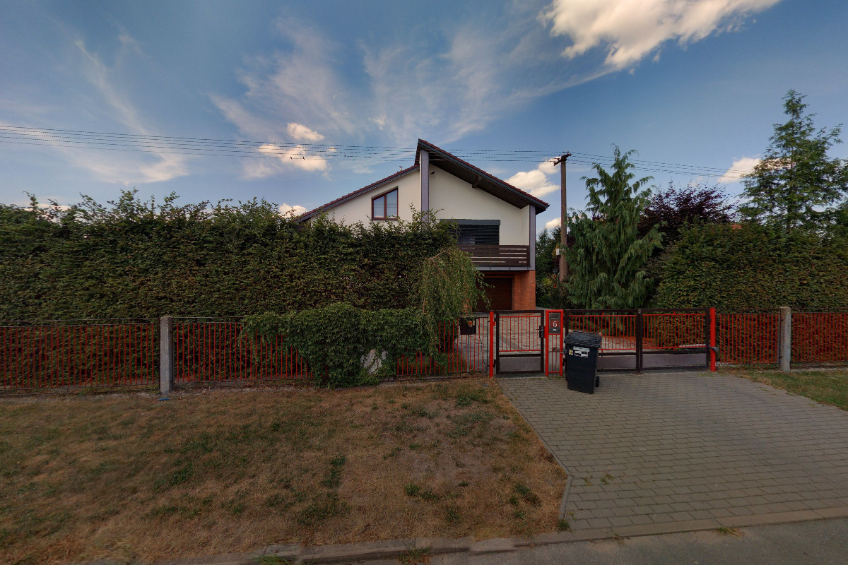 STÁJ KONÍŘ HRÁDEK