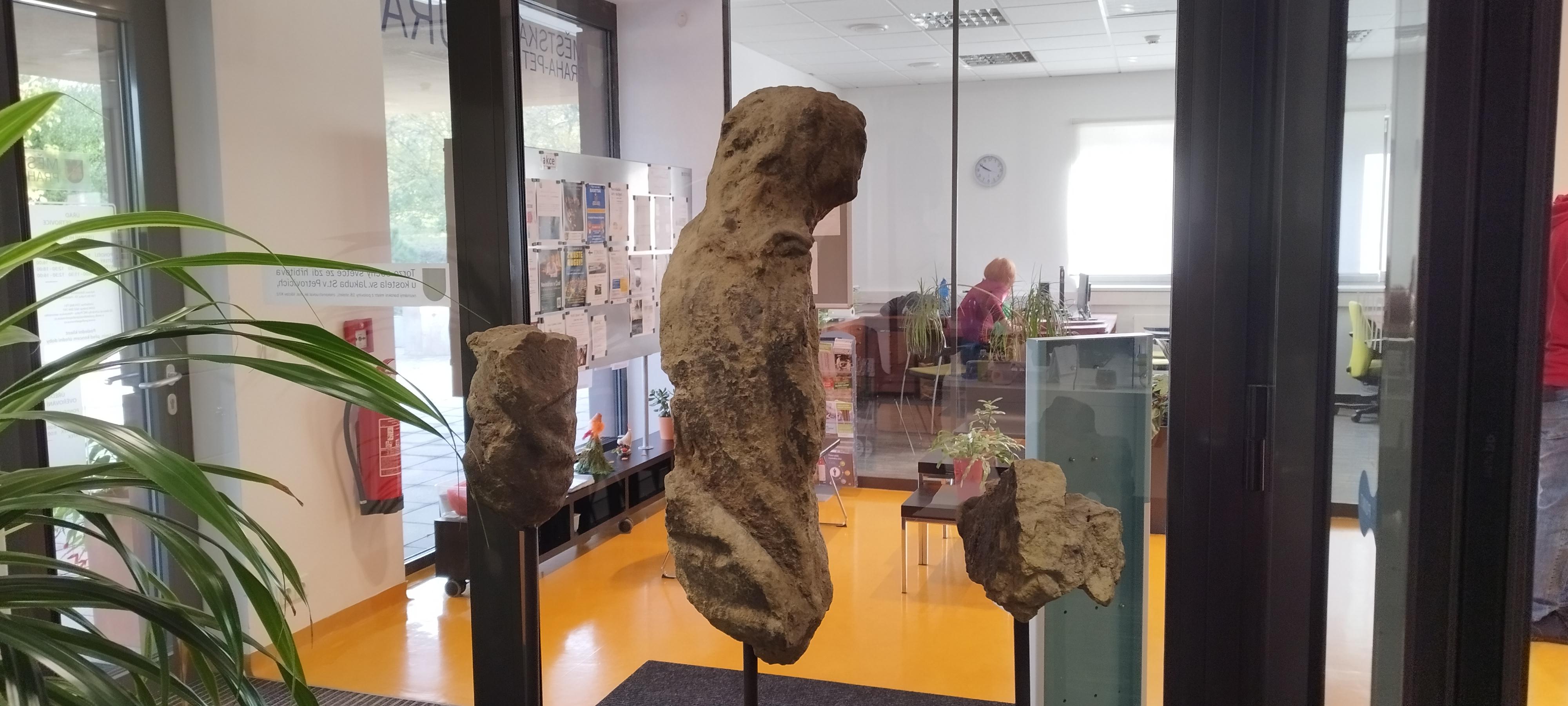 Infocentrum a Místní knihovna Praha - Petrovice foto 3