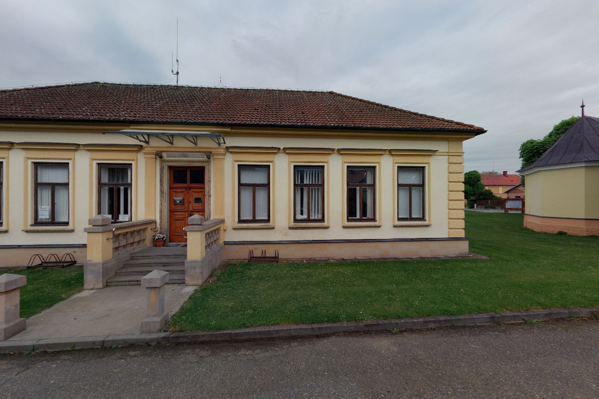 Očelice - obecní úřad foto 2