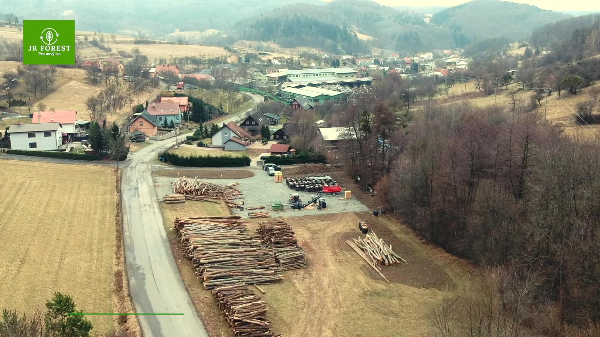 Prodej štípaného palivového dřeva - JK FOREST s.r.o foto 2 (náhled videa)