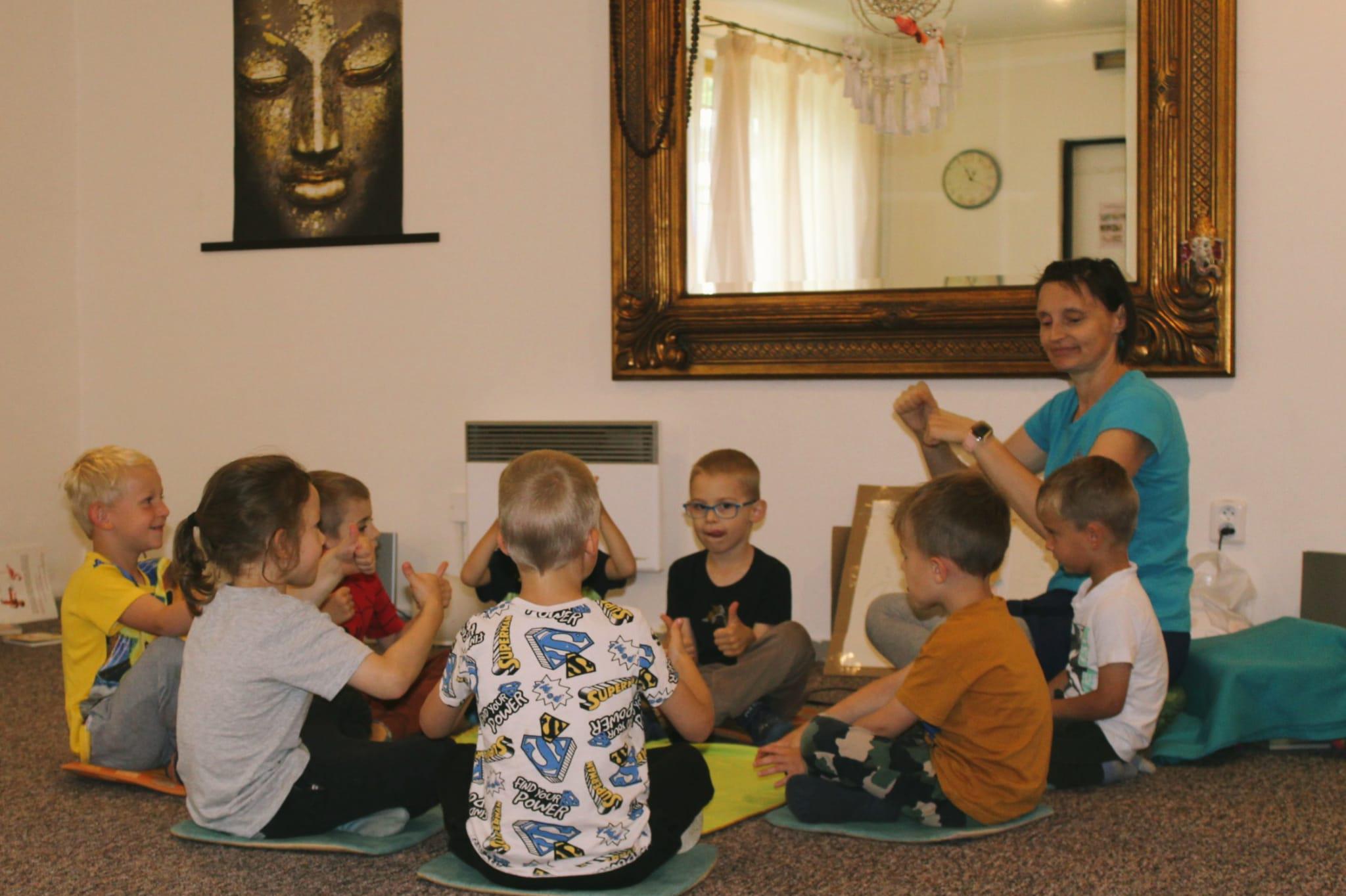 Anglická miniškolka Peek-a-boo